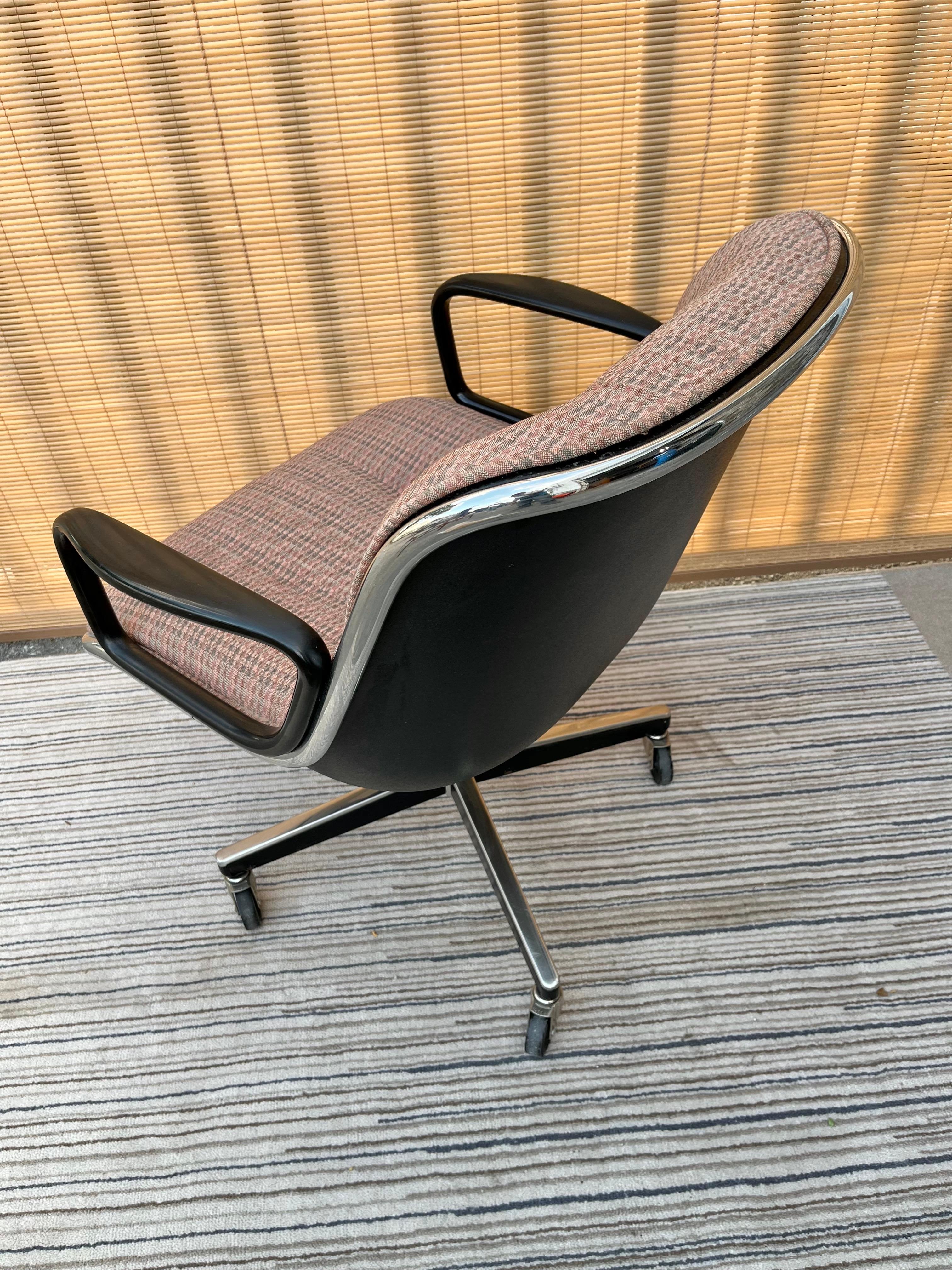 Late 20th Century 1970s Charles Pollock for Knoll Executive Chair