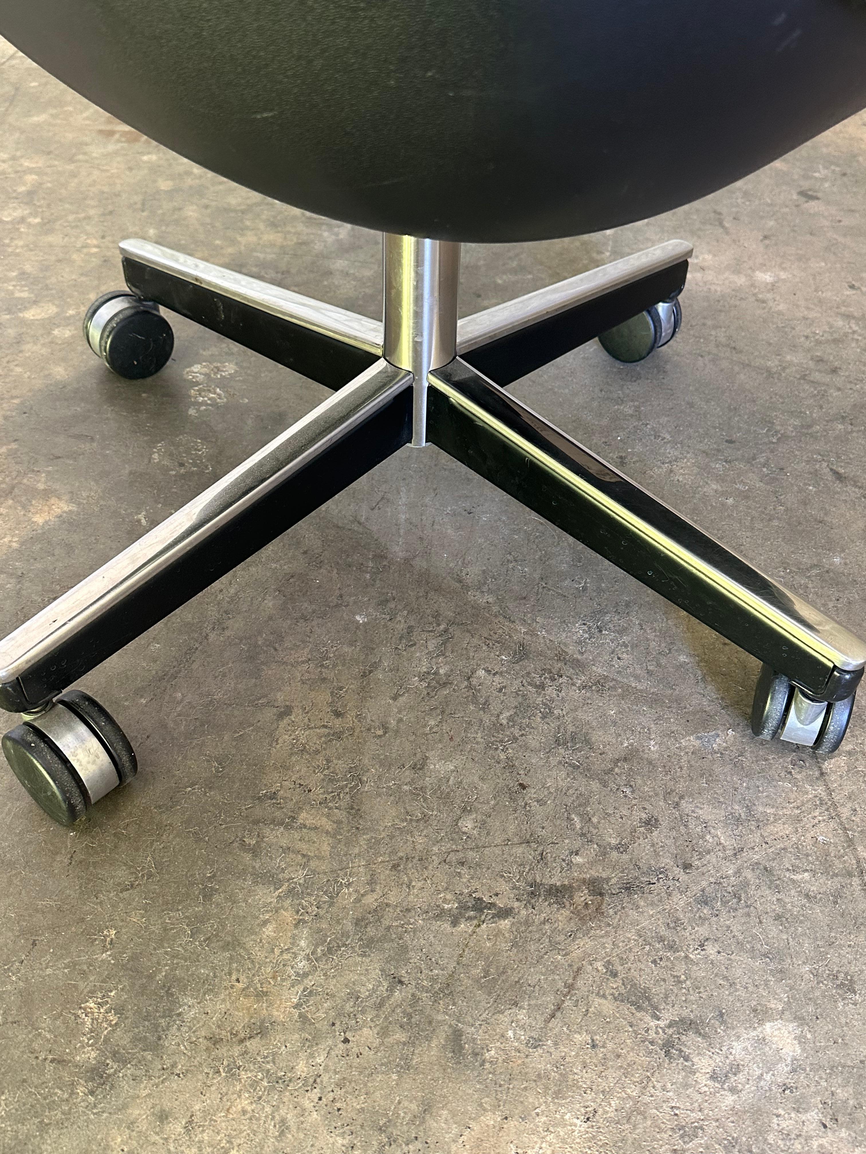 1970s Charles Pollock for Knoll Office Desk Chair For Sale 1