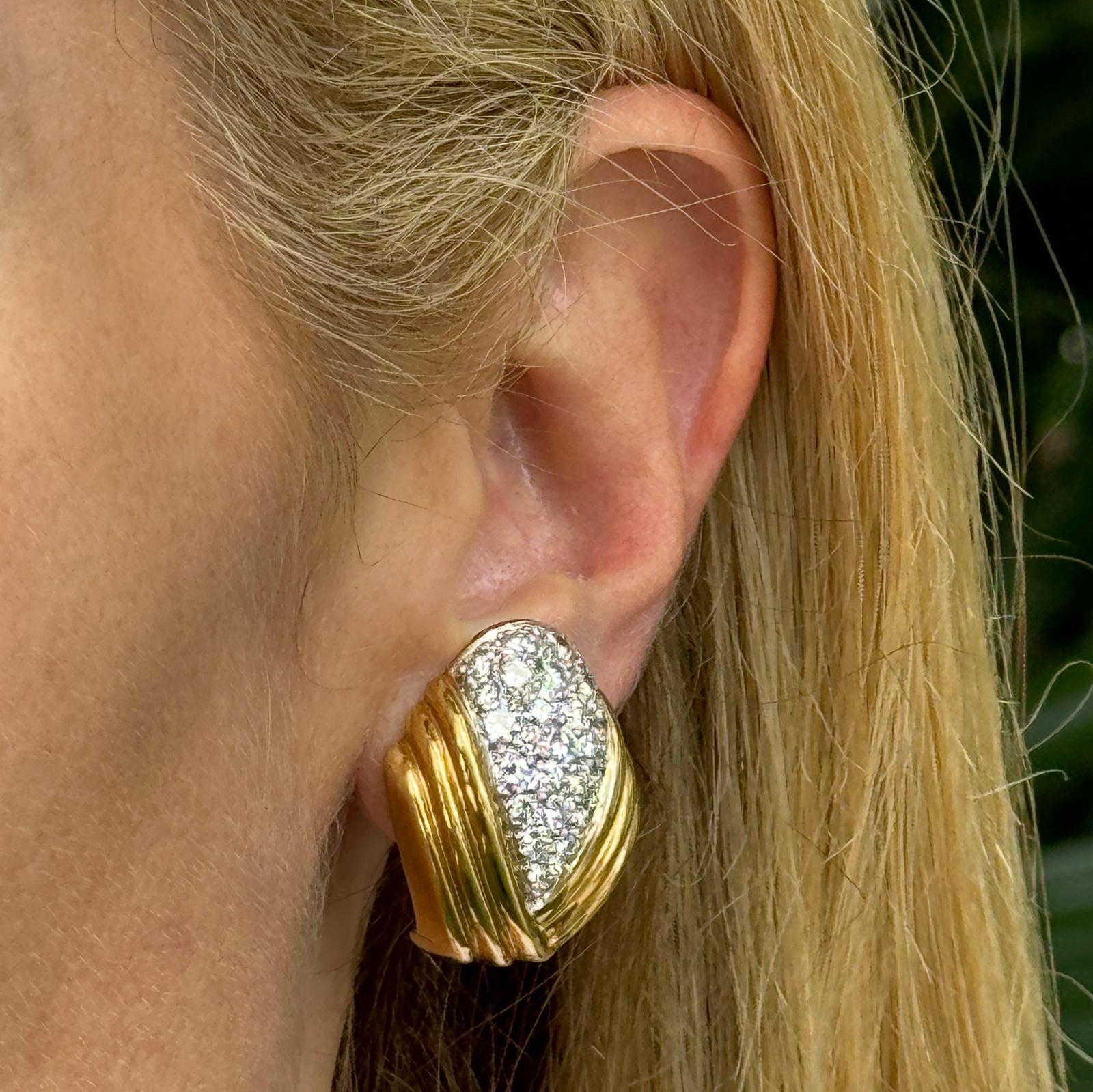 Round Cut 1970's Charles Turi Diamond 18 Karat Yellow Gold Ear-Clip Earrings