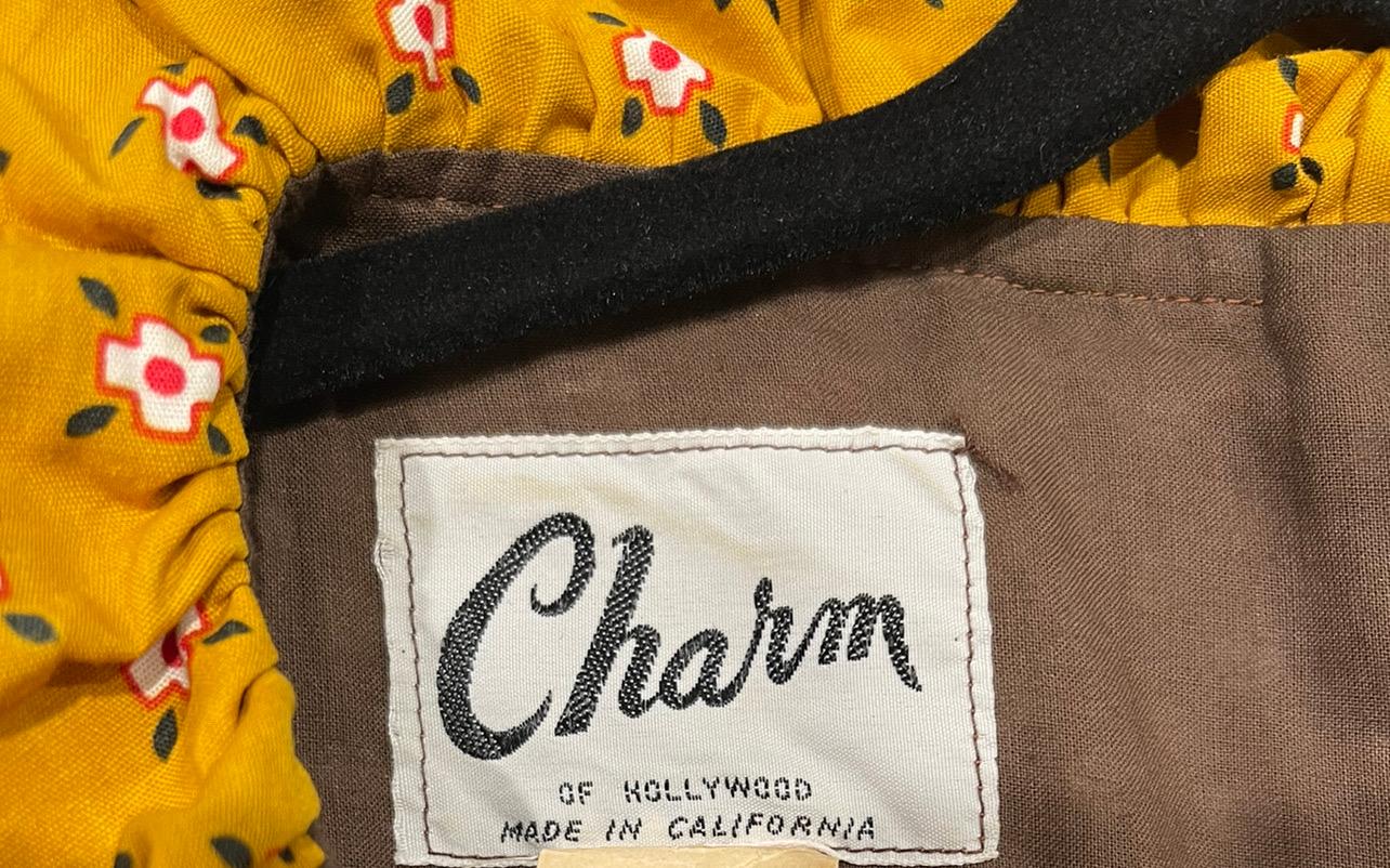 Marron 1970 Charm of Hollywood Boho Chic Flower 70s Vintage Yellow Brown Maxi Dress en vente