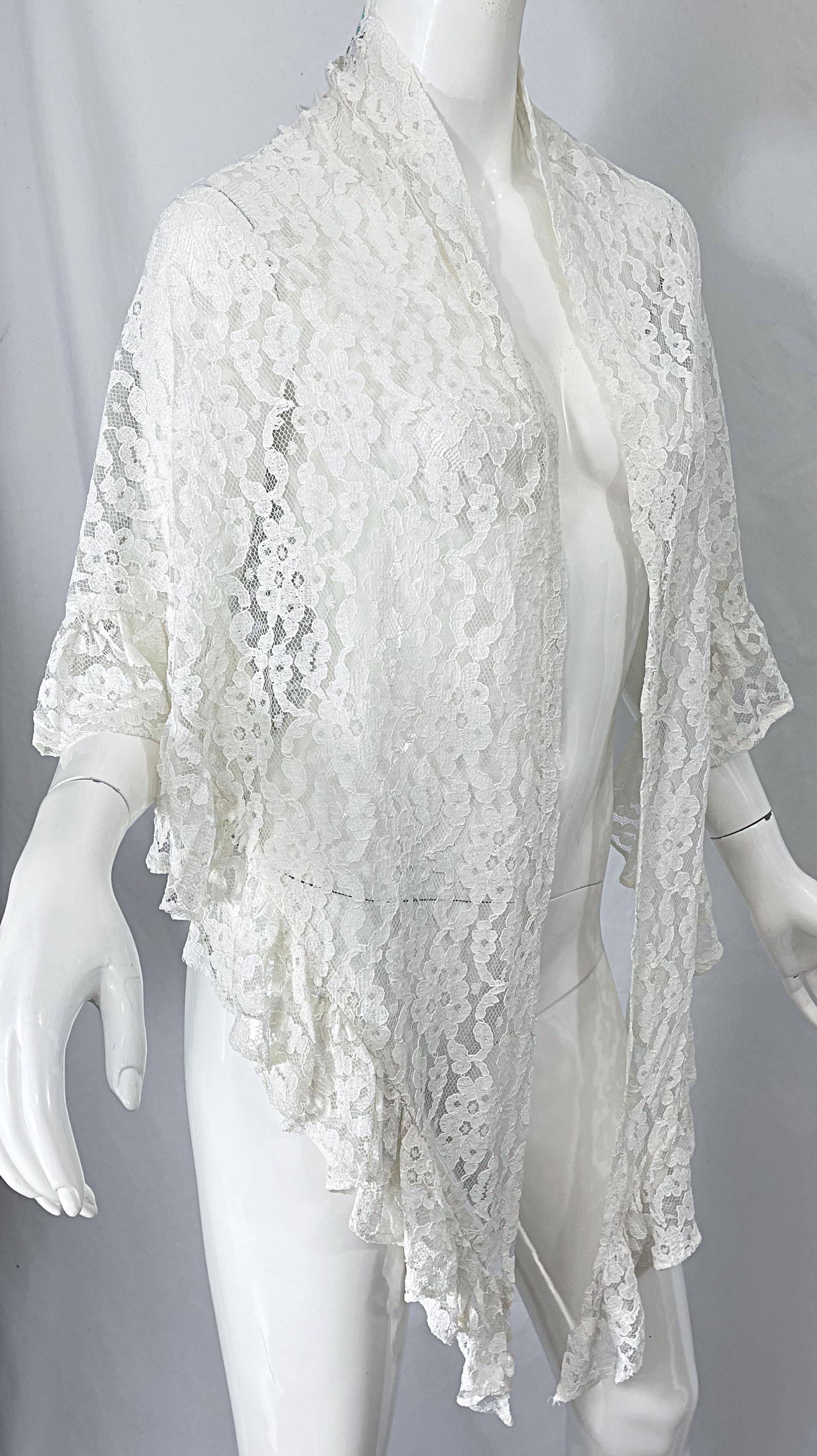 1970s Charm of Hollywood White Lace Rayon Vintage 70s Large Piano Shawl In Excellent Condition For Sale In San Diego, CA