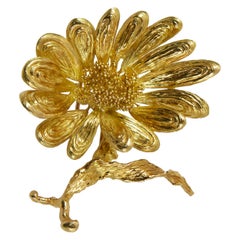 1970s Chaumet Gold Flower Brooch