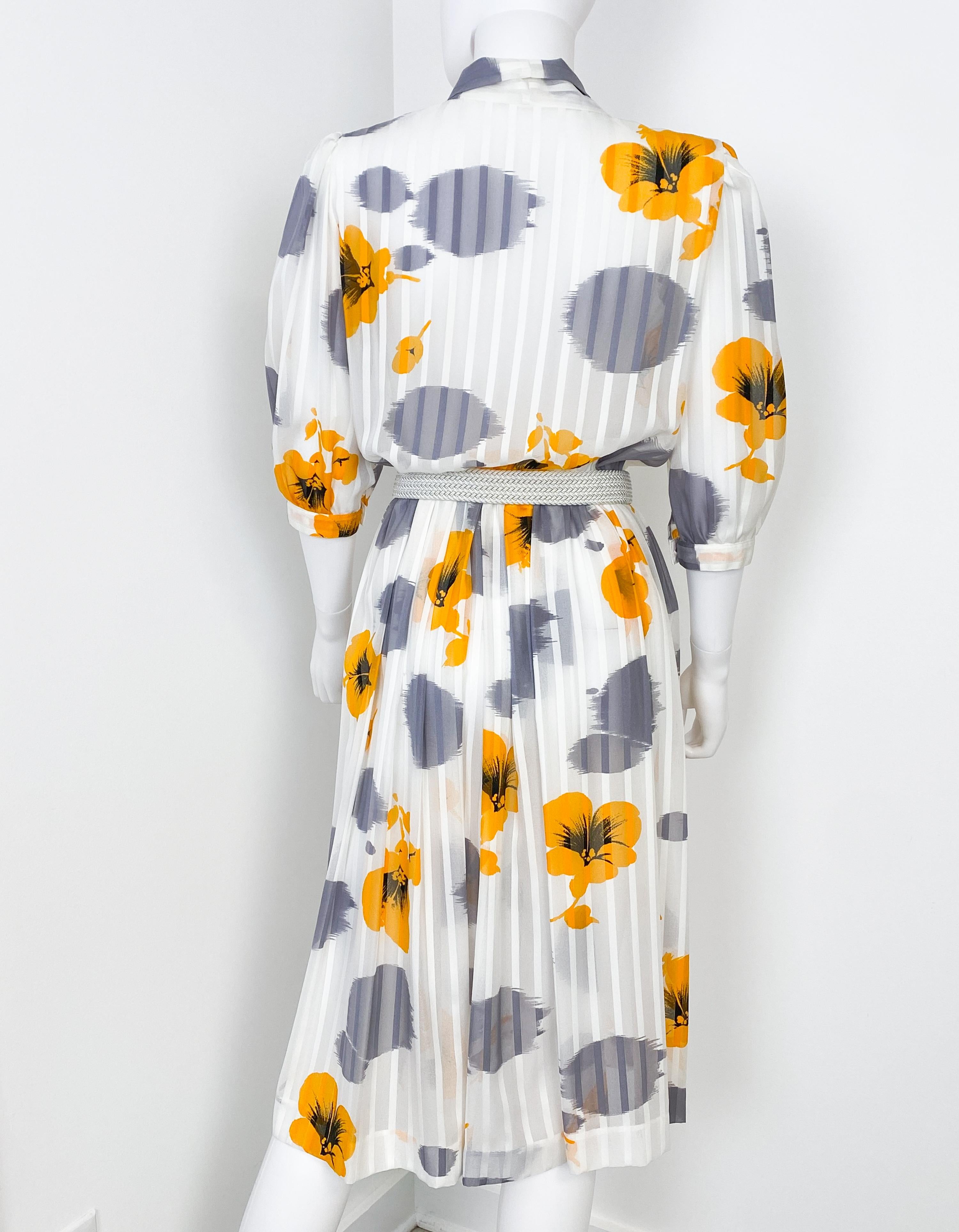 Robe Cheer Muslin des années 1970 avec imprimé de fleurs de coq jaunes Taille 8/10 en vente 5