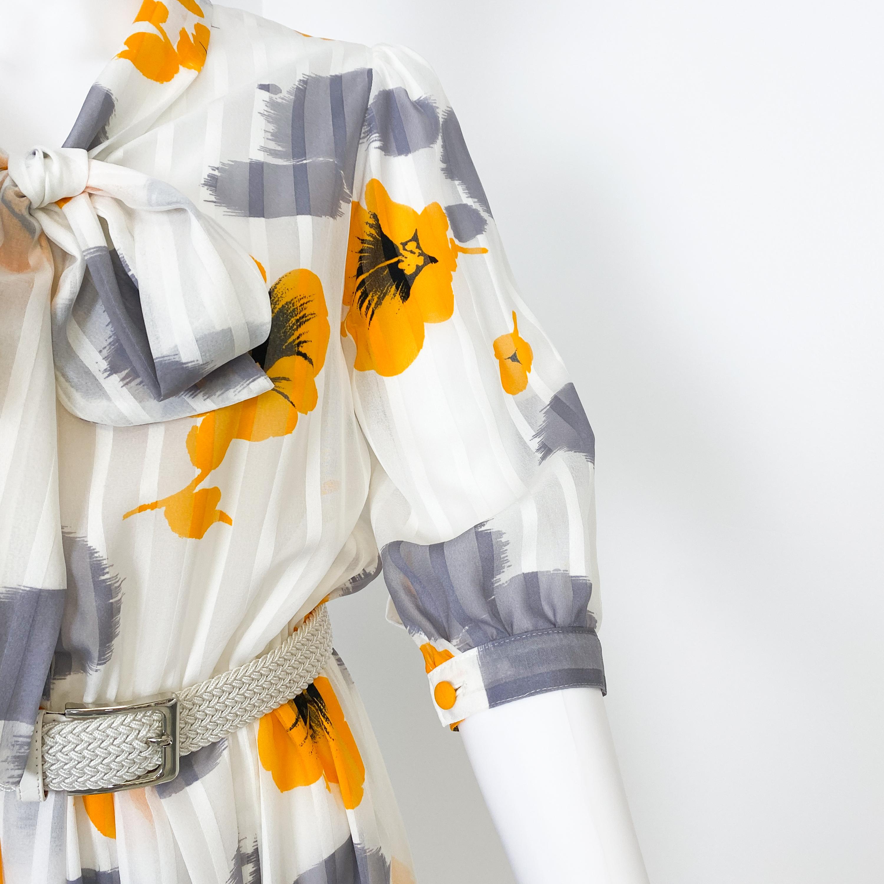 Robe Cheer Muslin des années 1970 avec imprimé de fleurs de coq jaunes Taille 8/10 en vente 1