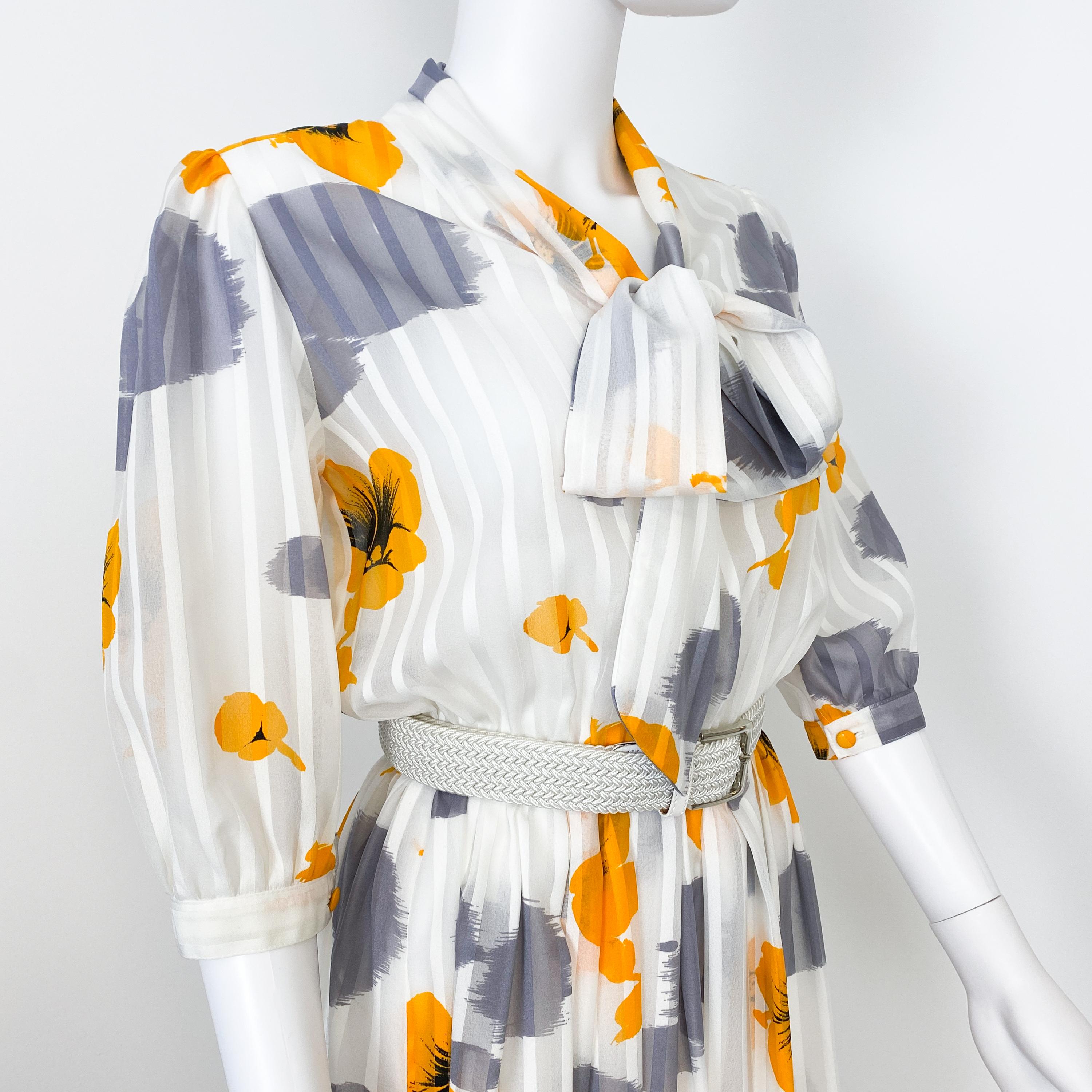 Robe Cheer Muslin des années 1970 avec imprimé de fleurs de coq jaunes Taille 8/10 en vente 2