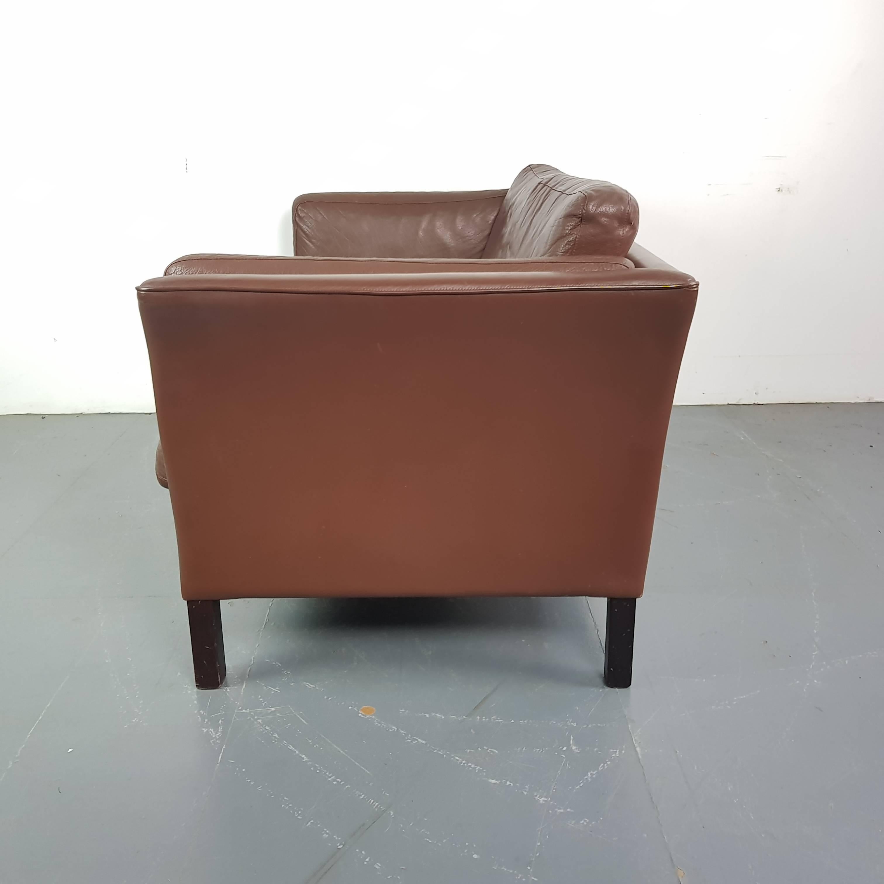 20th Century 1970s Chestnut Brown Leather Mogensen Style Two-Seat Sofa For Sale