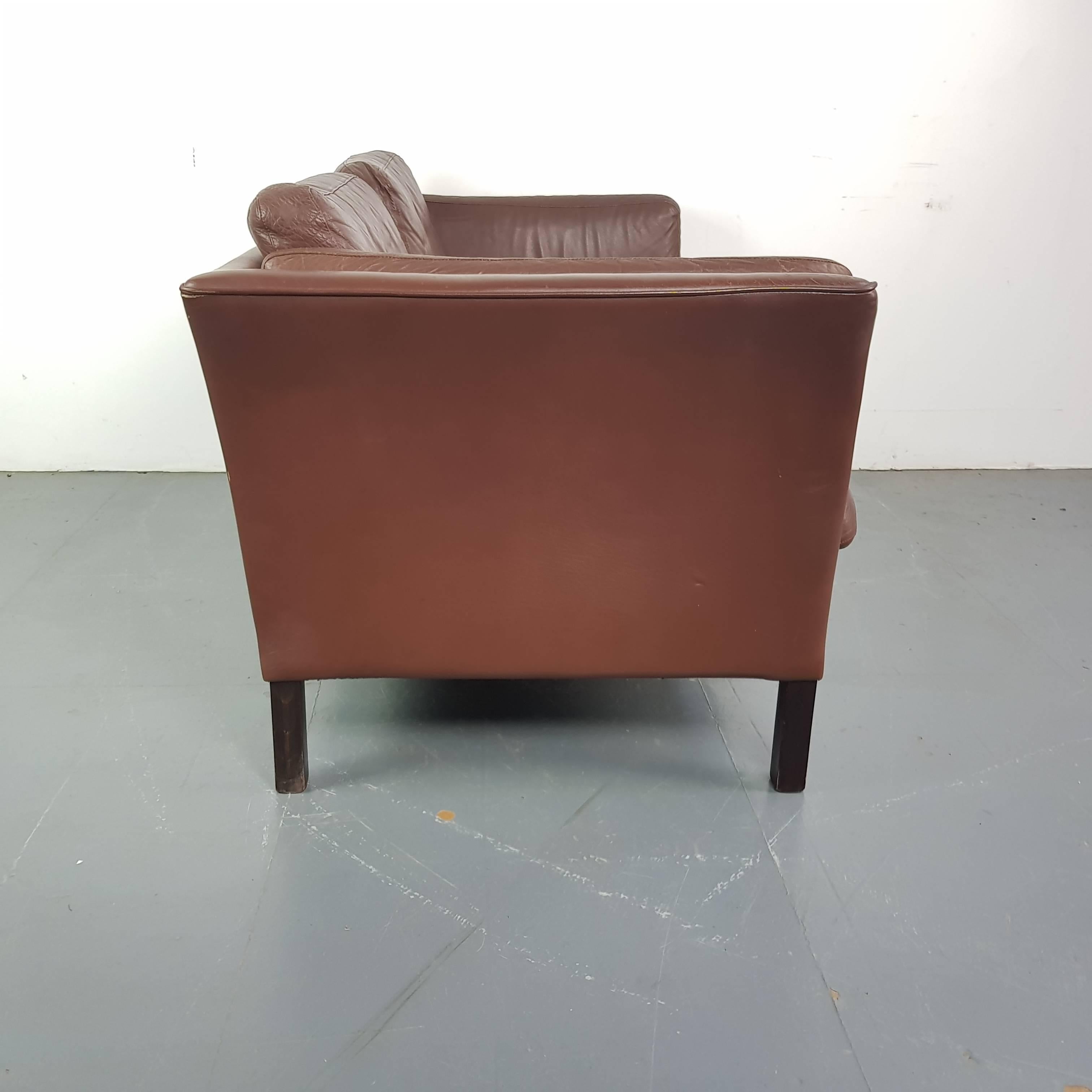 1970s Chestnut Brown Leather Mogensen Style Two-Seat Sofa For Sale 1