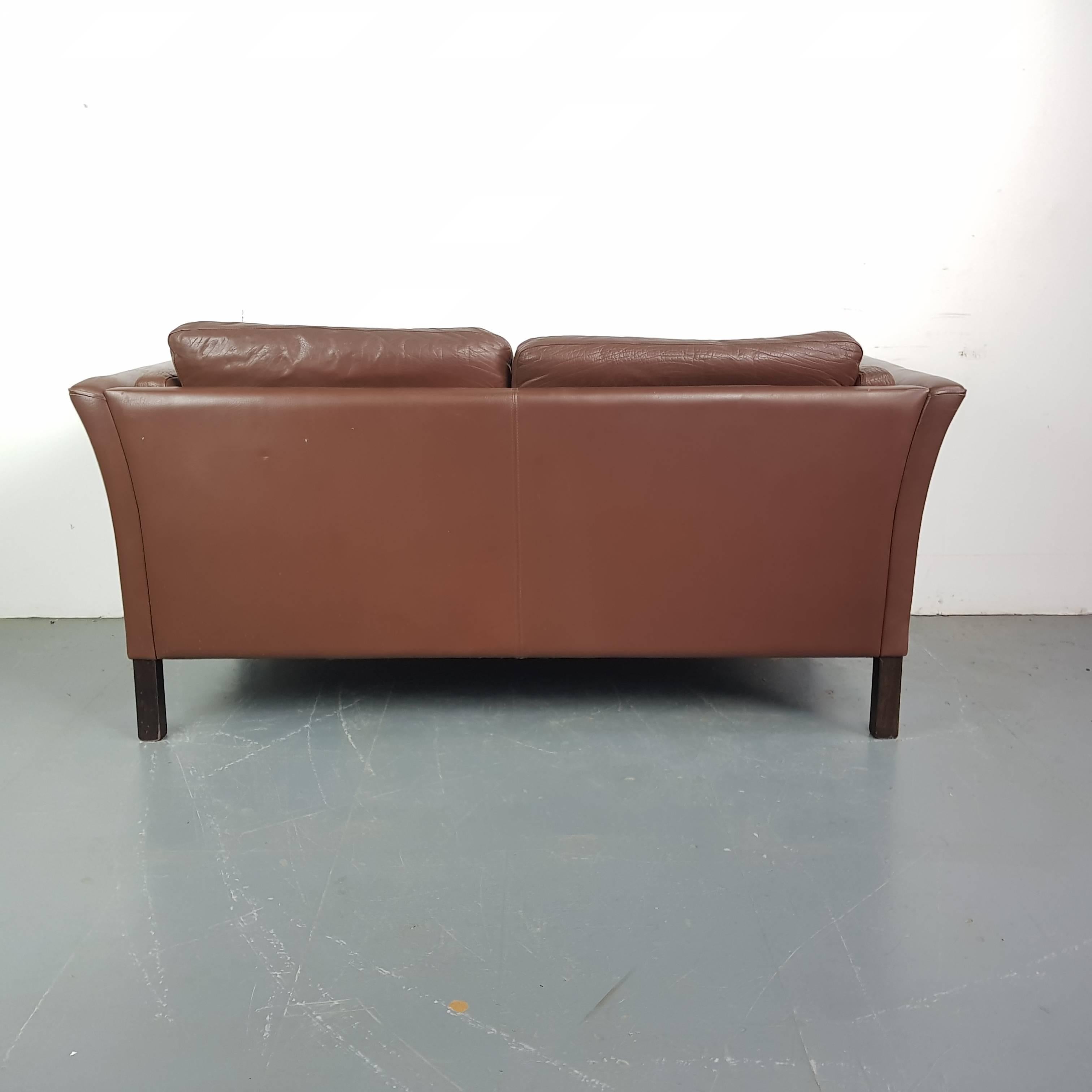 1970s Chestnut Brown Leather Mogensen Style Two-Seat Sofa For Sale 2