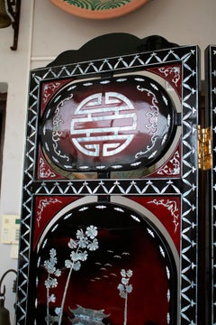1970s Chinese Lacquered Folding Screen with Nacre Inlay Asian Motifs