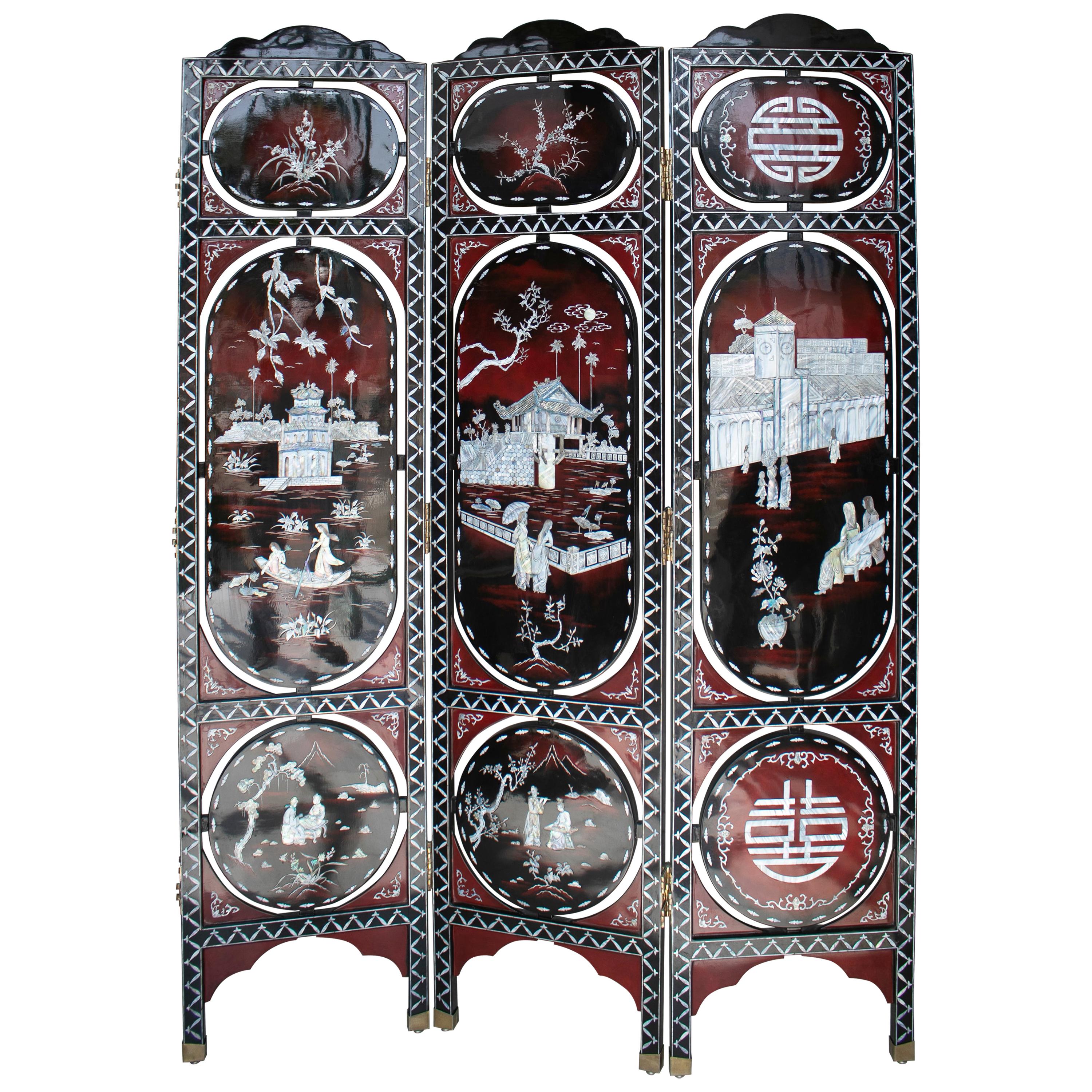 1970s Chinese Lacquered Folding Screen with Nacre Inlay Asian Motifs For Sale