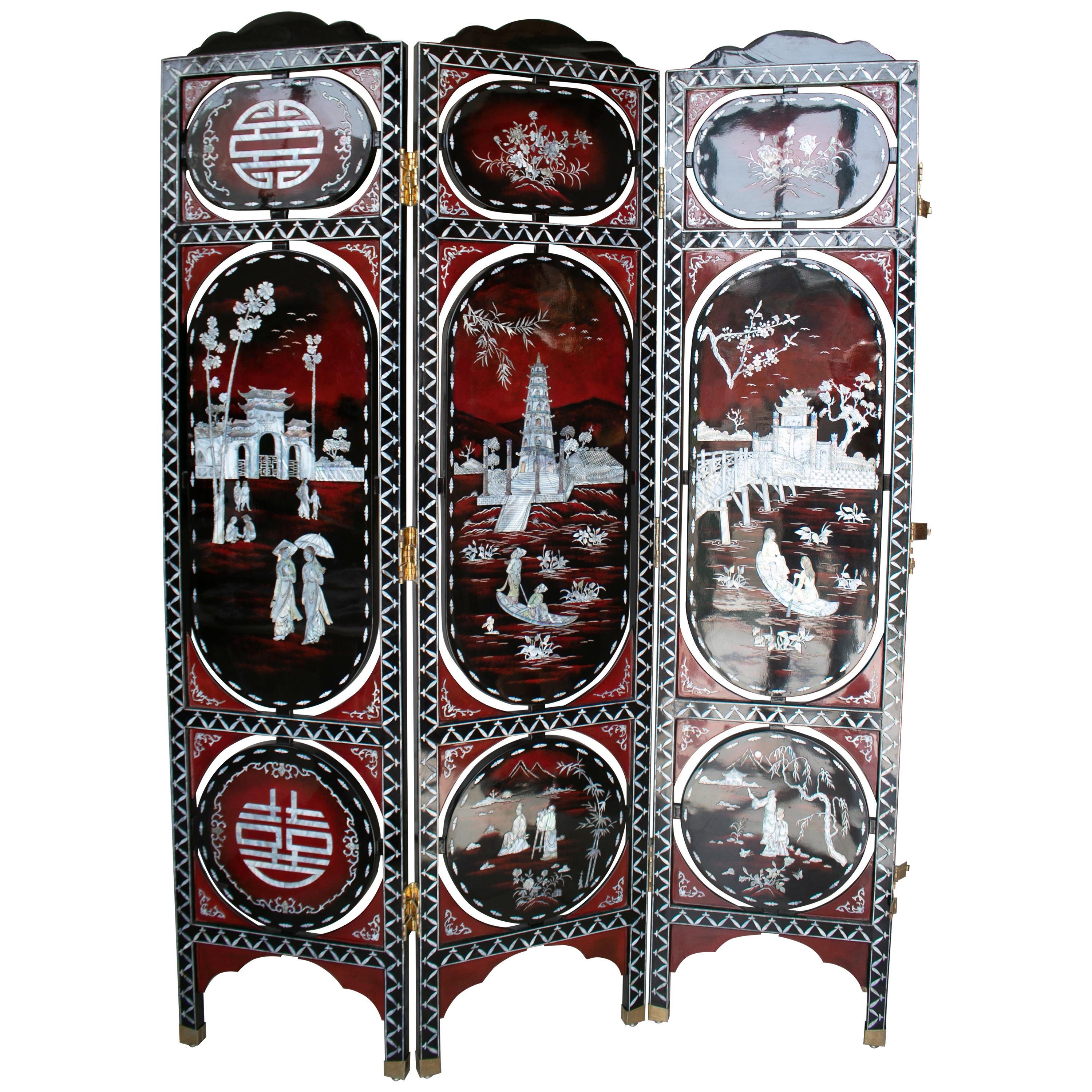 1970s Chinese Lacquered Folding Screen with Nacre Inlay Asian Motifs For Sale