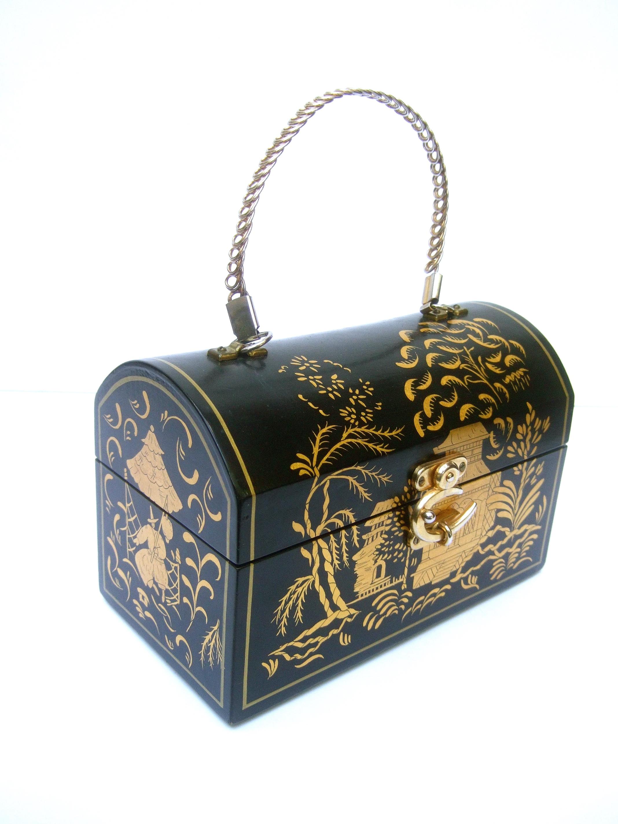 1970s Chinoiserie Black & Gold Hand Painted Wood Artisan Box Purse In Good Condition In University City, MO
