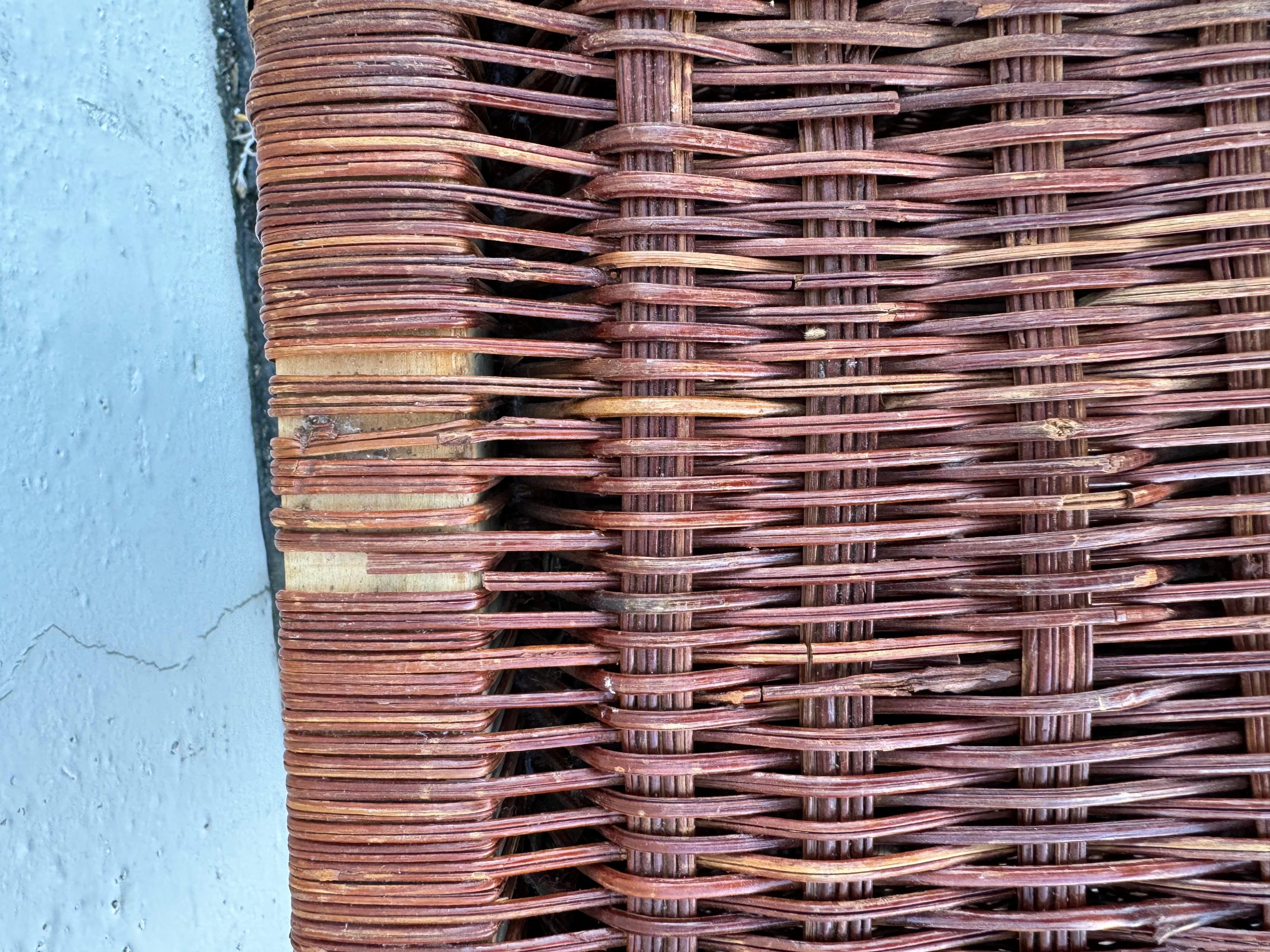 Cassapanca Chinoiserie anni '70 in rattan con accenti in ottone in vendita 6