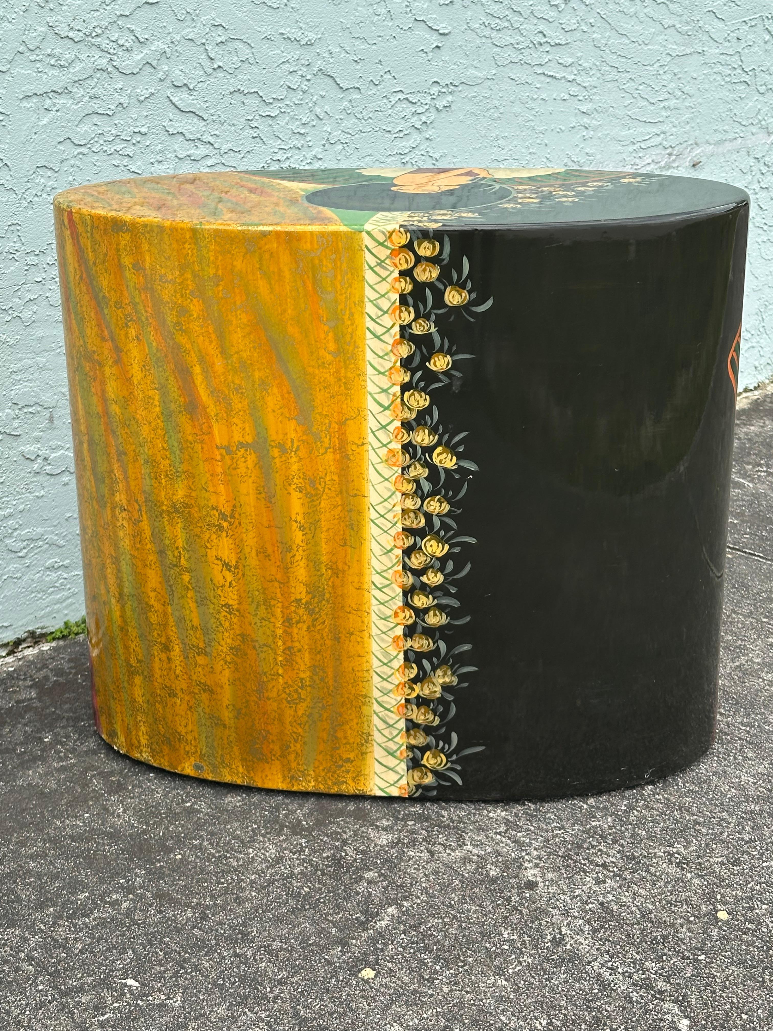 Table d'appoint ovale peinte à la main de style chinoiserie des années 1970 en vente 10