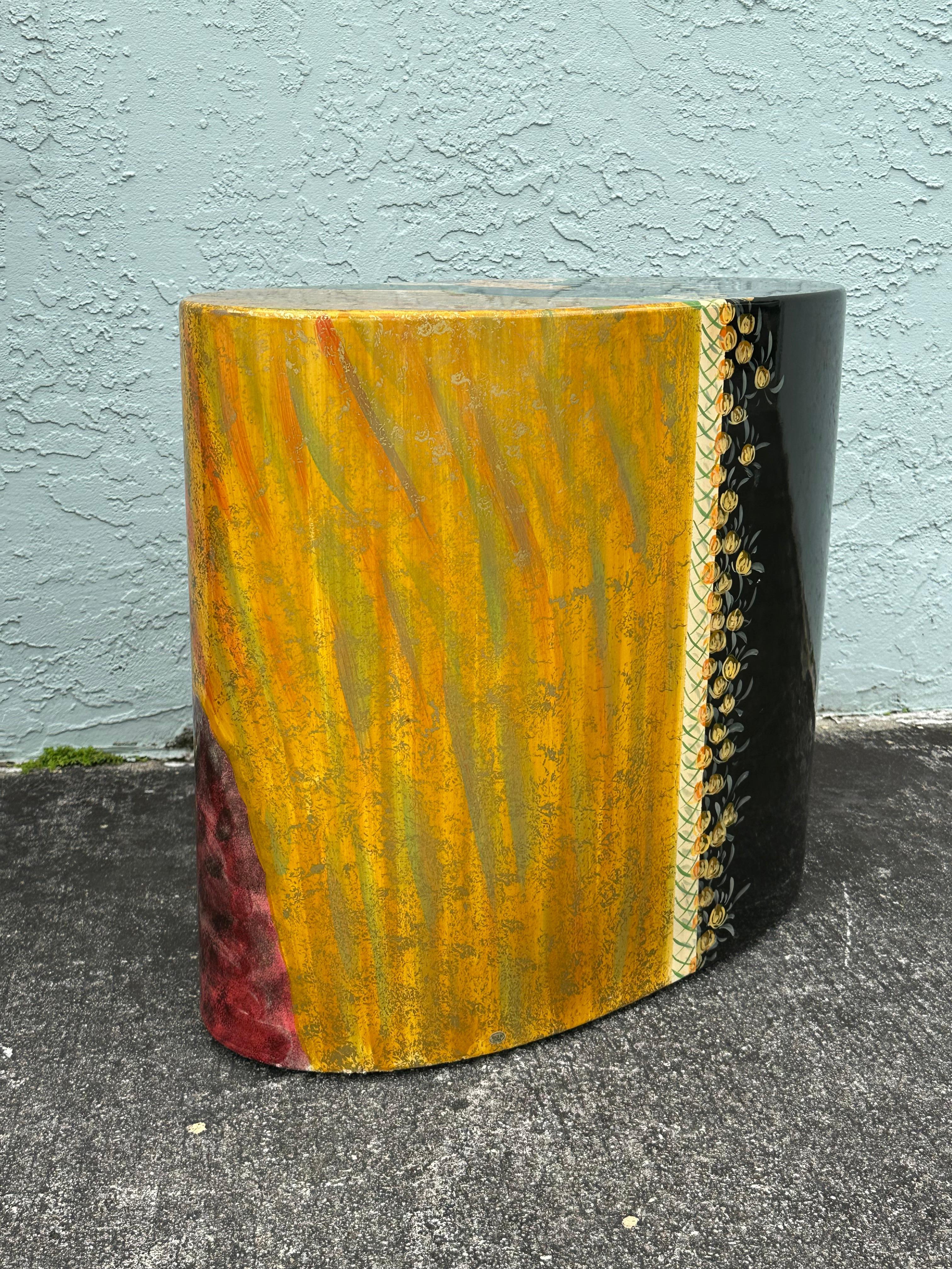 Table d'appoint ovale peinte à la main de style chinoiserie des années 1970 en vente 12