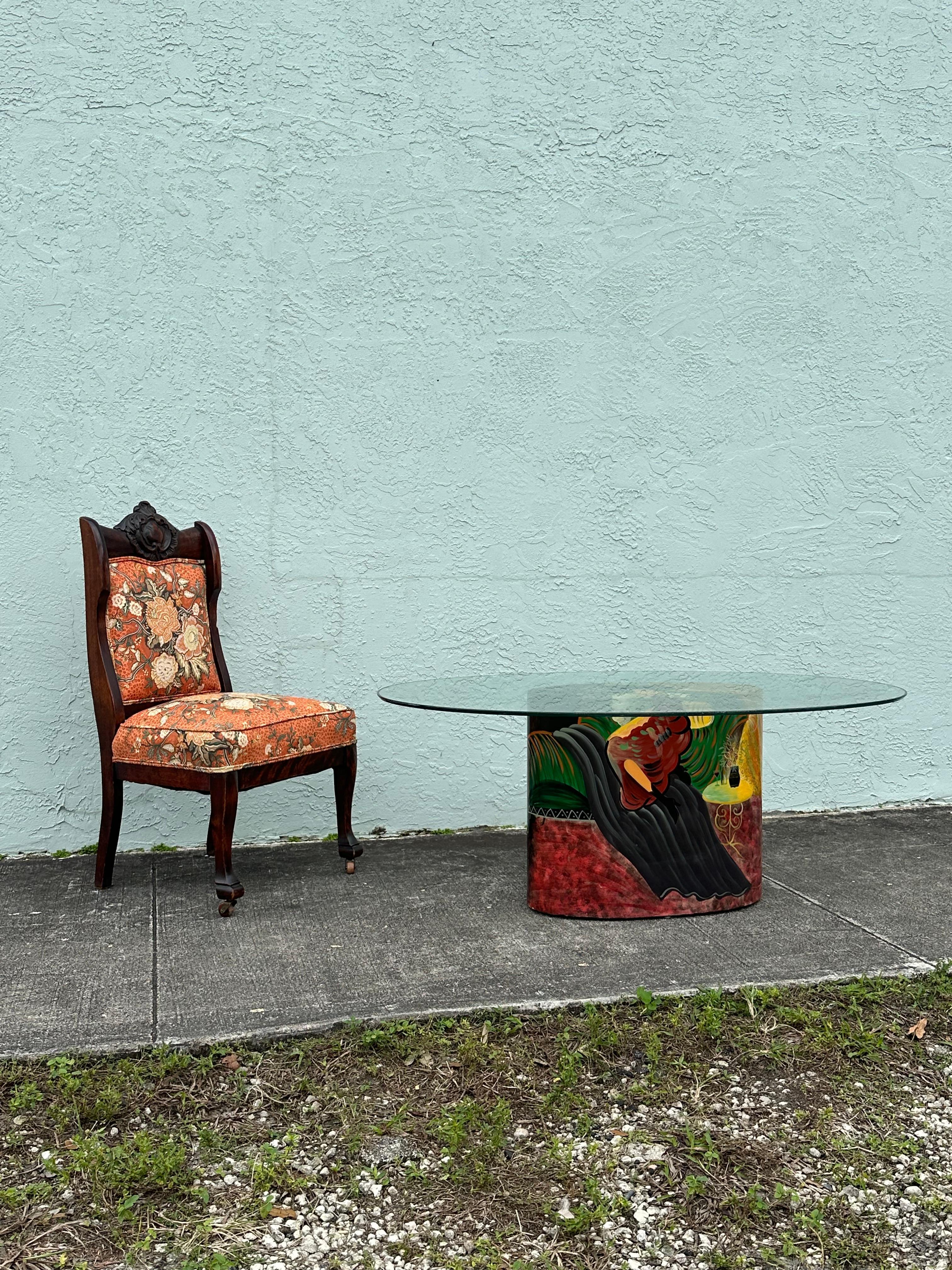 Chinoiseries Table d'appoint ovale peinte à la main de style chinoiserie des années 1970 en vente