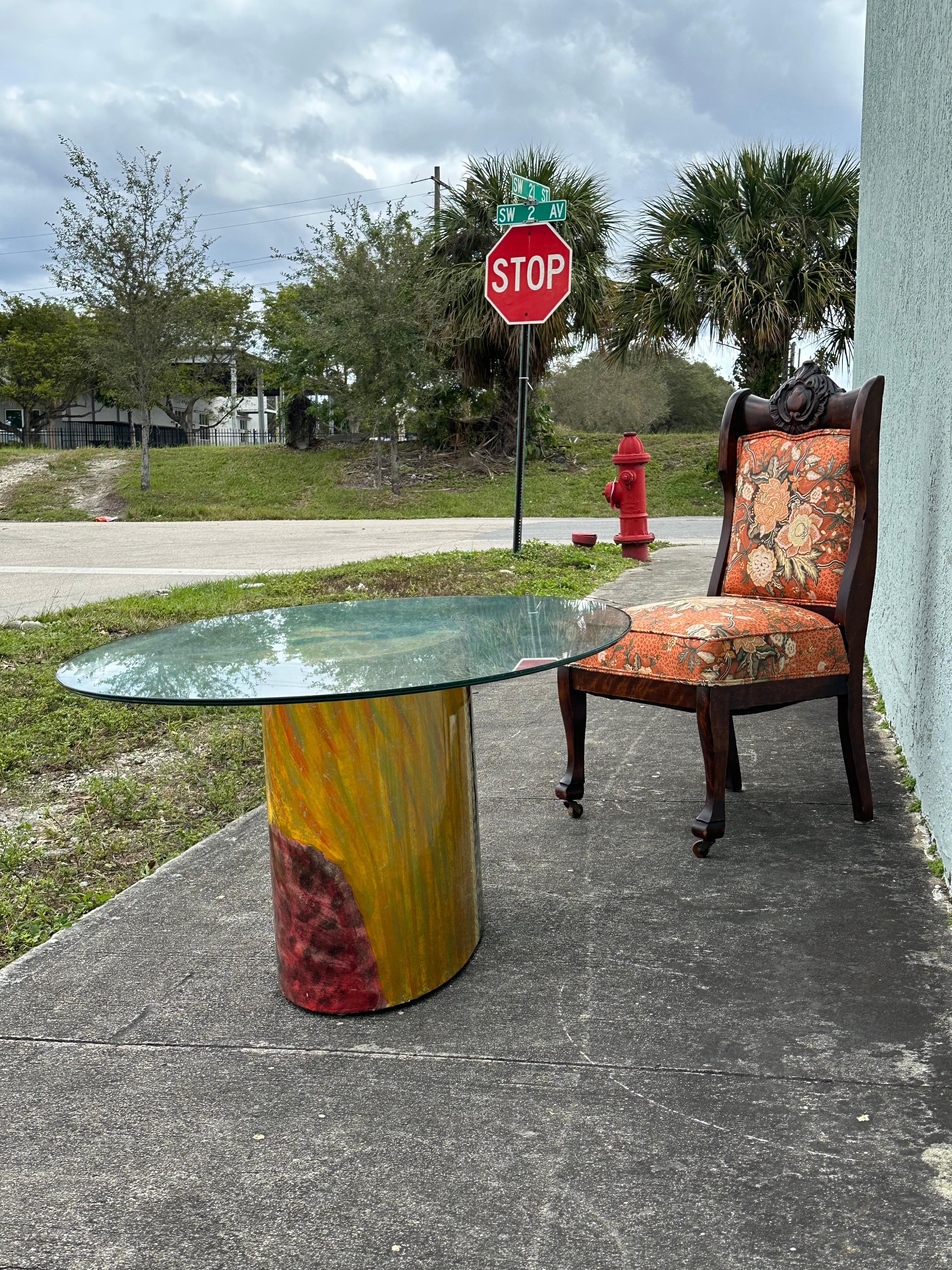 Fin du 20e siècle Table d'appoint ovale peinte à la main de style chinoiserie des années 1970 en vente