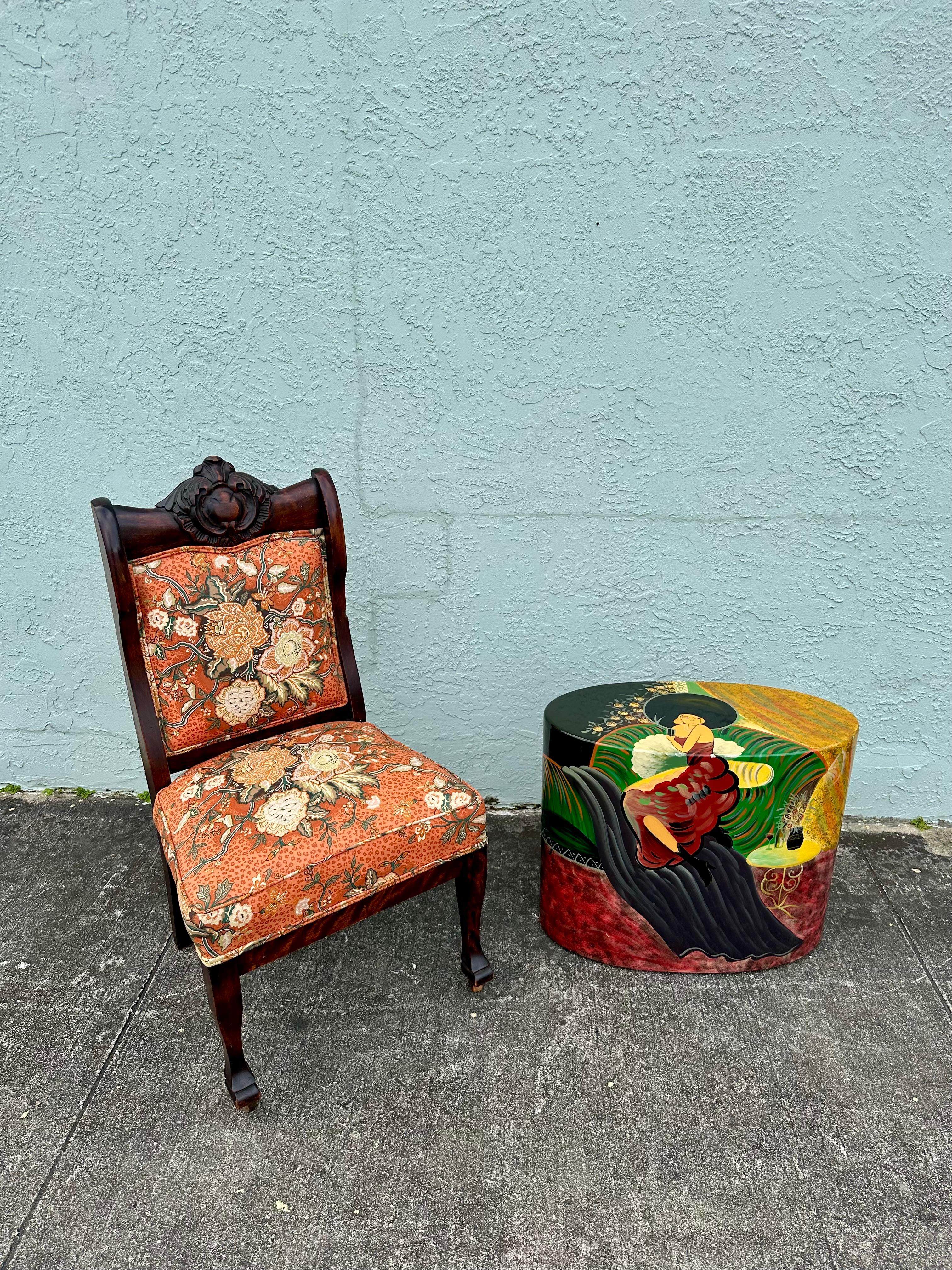 Verre Table d'appoint ovale peinte à la main de style chinoiserie des années 1970 en vente