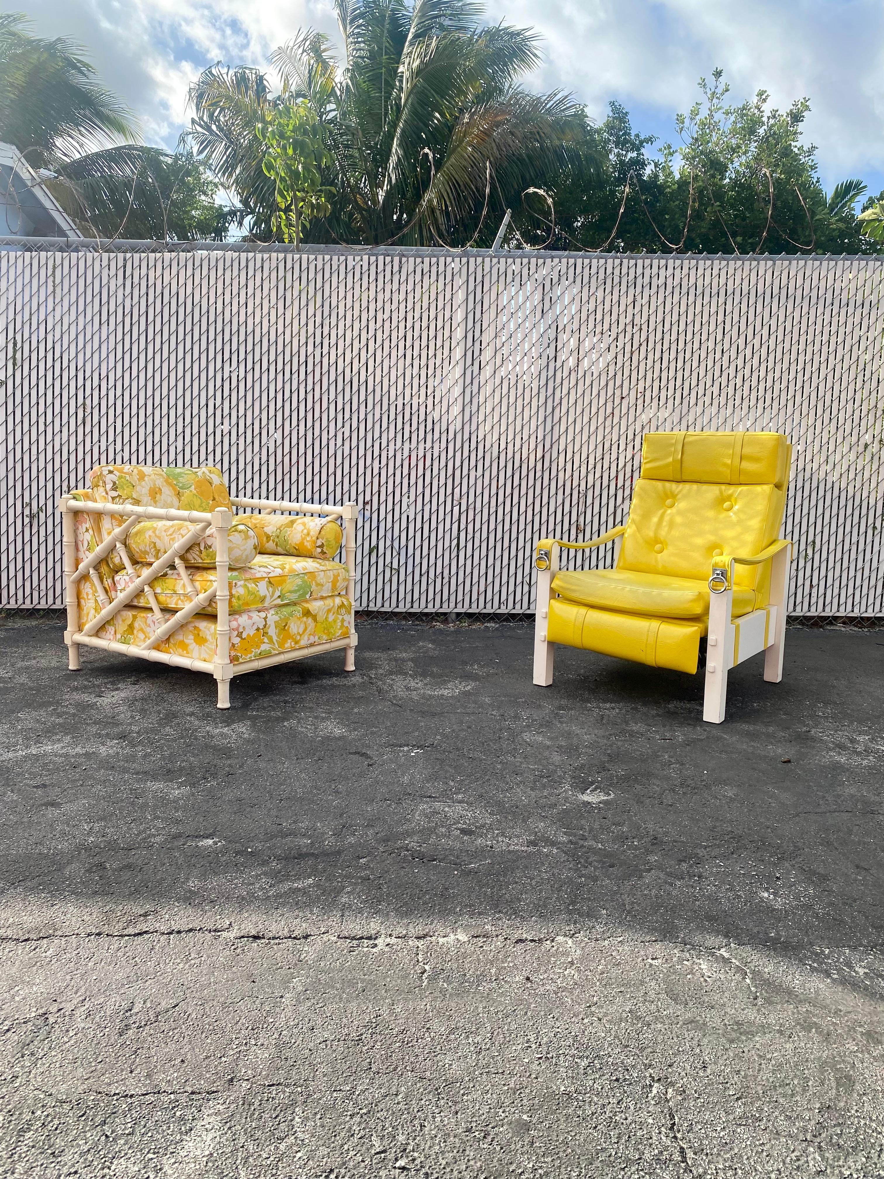 Chaise florale en bois de faux bambou de style Chinoserie des années 1970 en vente 3