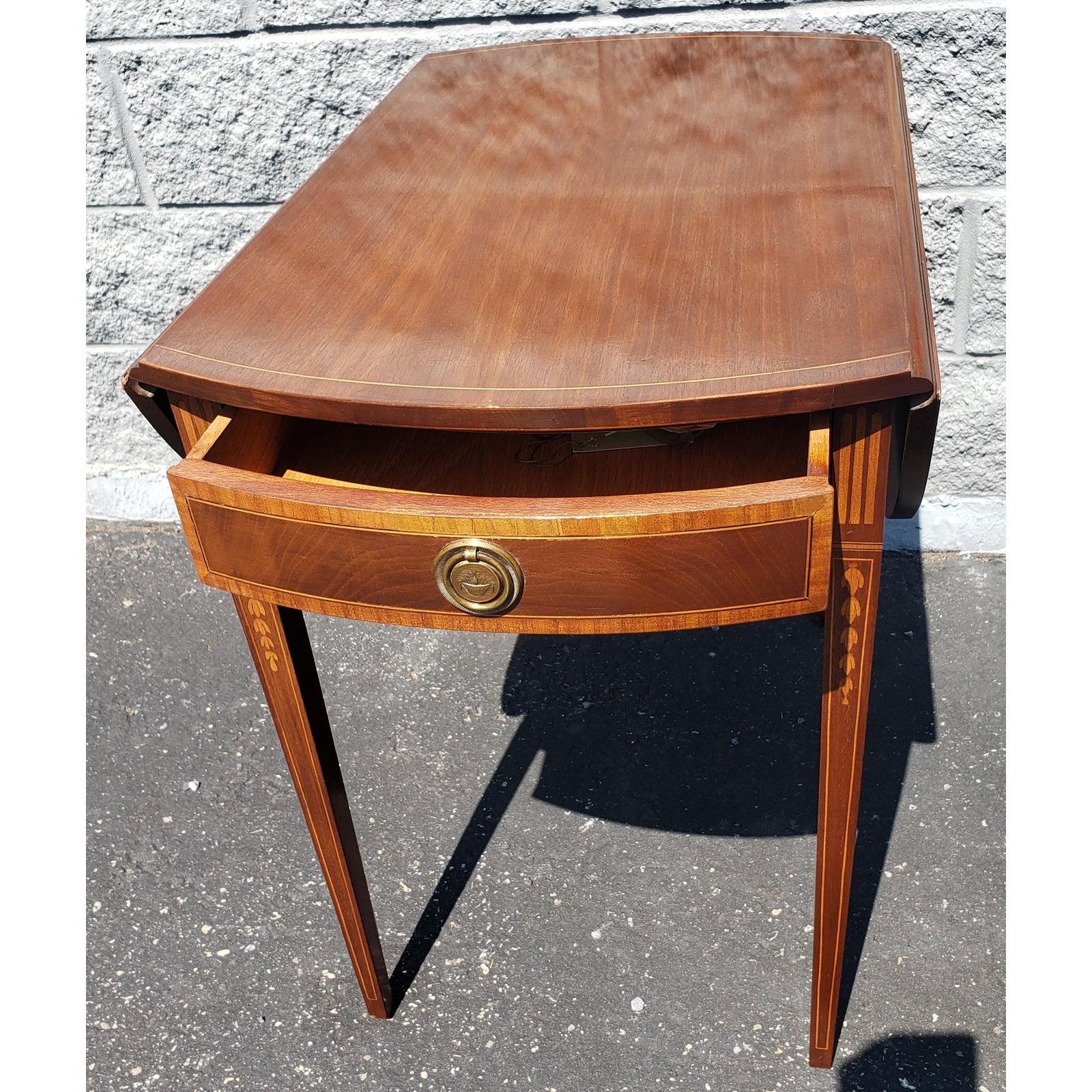 Appliqué 1970s Chippendale Inlaid Mahogany and Satin Wood Drop Leaf Pembroke Table
