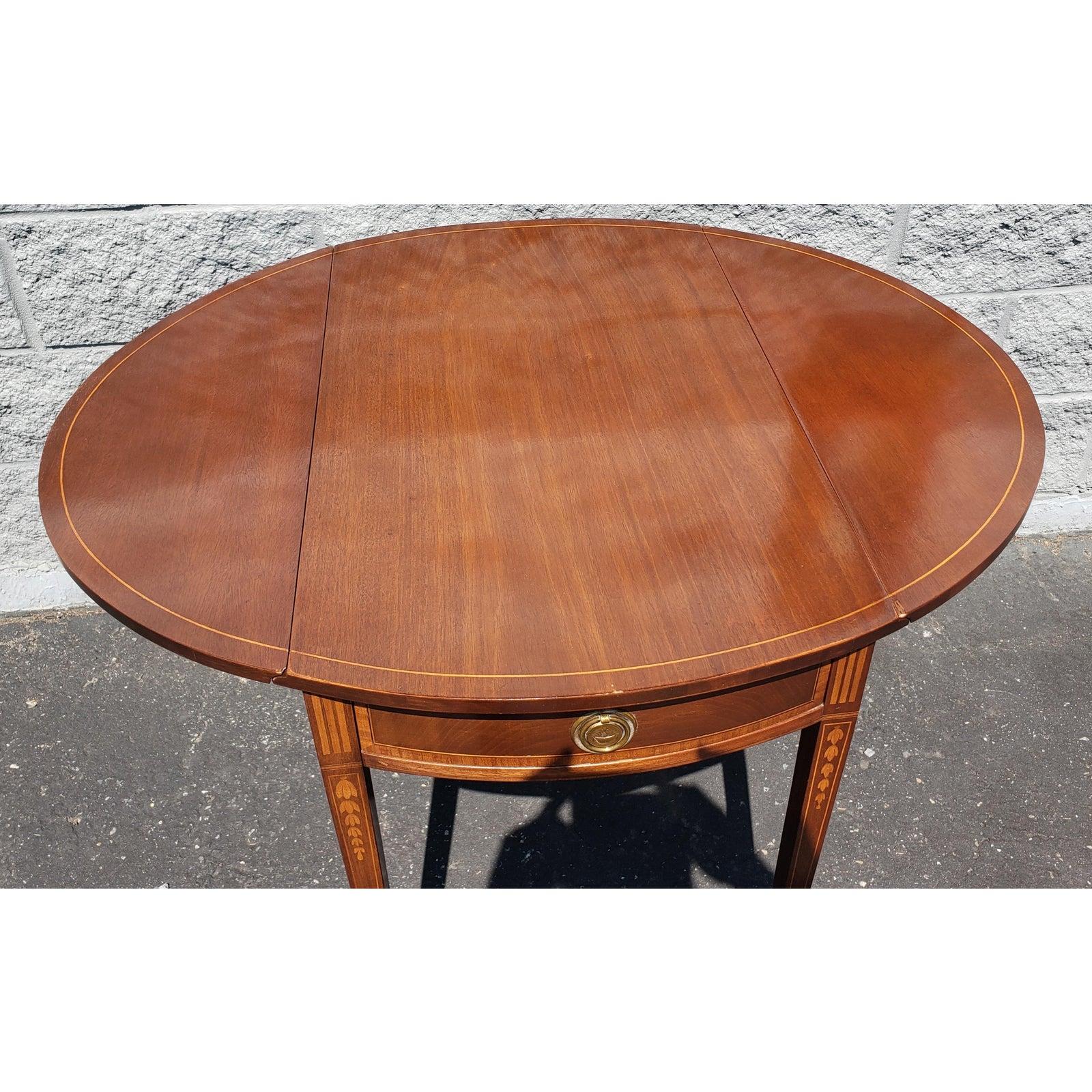 1970s Chippendale Inlaid Mahogany and Satin Wood Drop Leaf Pembroke Table In Good Condition In Germantown, MD