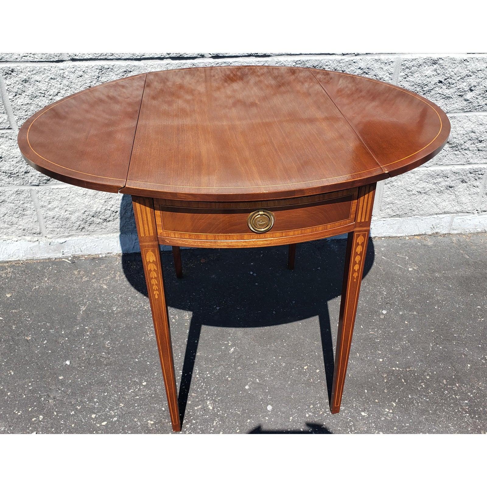 1970s Chippendale Inlaid Mahogany and Satin Wood Drop Leaf Pembroke Table 1