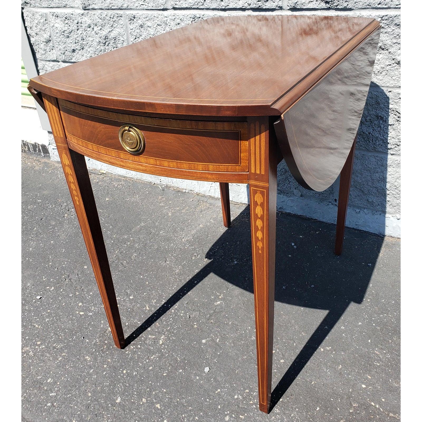 1970s Chippendale Inlaid Mahogany and Satin Wood Drop Leaf Pembroke Table 2