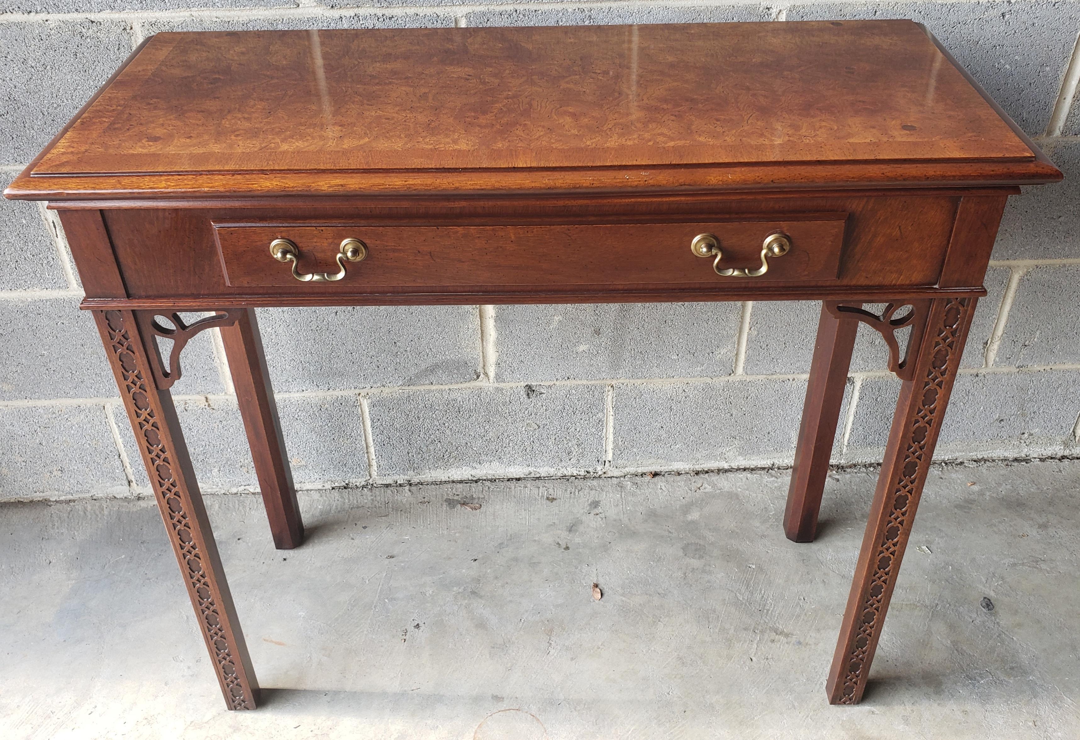 1970s Chippendale walnut burl console table with fretwork and banded top. Amazing fretwork on legs. Large drawer with two original brass drop down pulls. Walnut burl and banded top
Excellent vintage condition.
Measures: 36