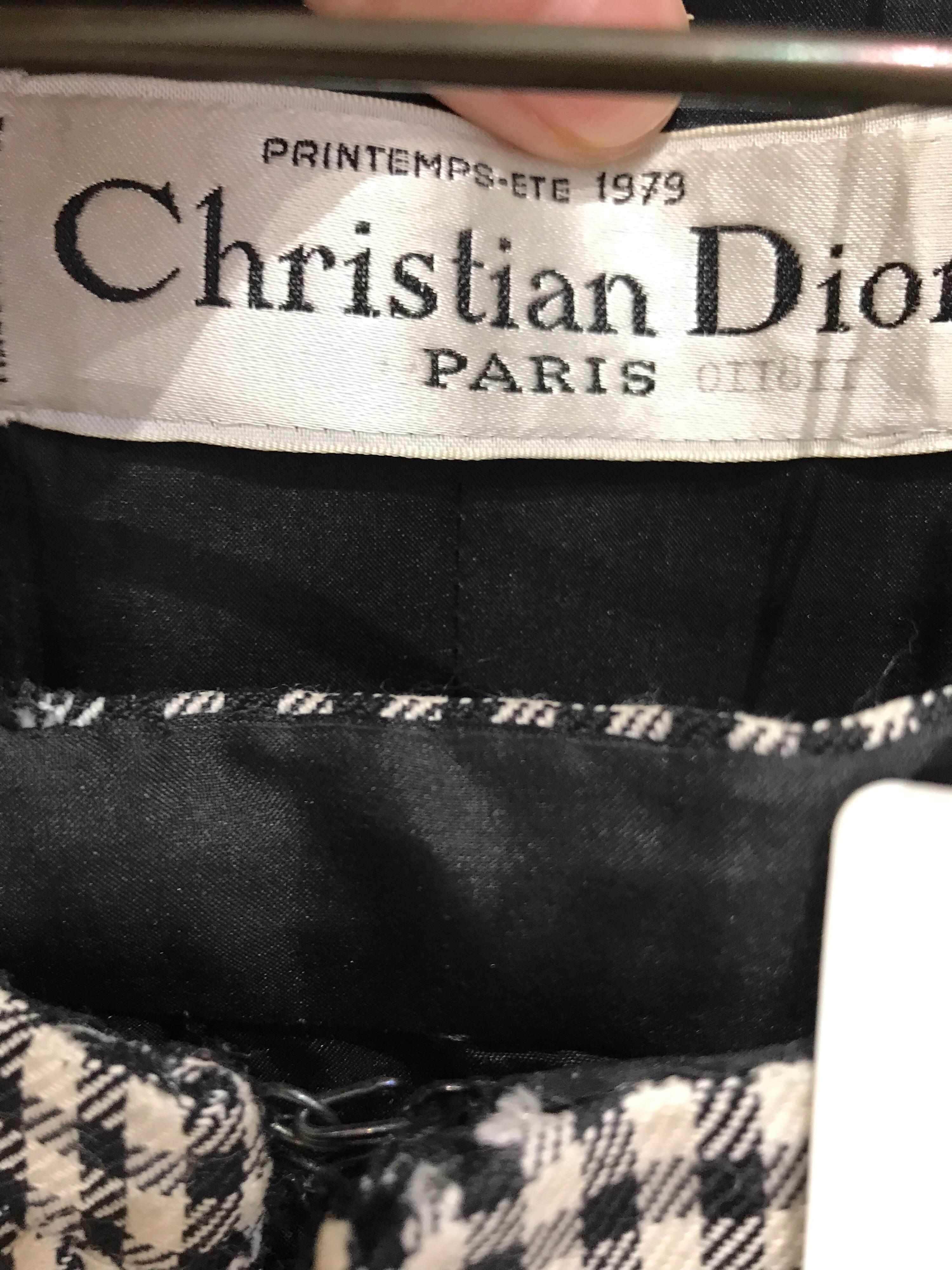 Christian Dior Couture - Ensemble veste et jupe à carreaux noirs et blancs des années 1970 en vente 3