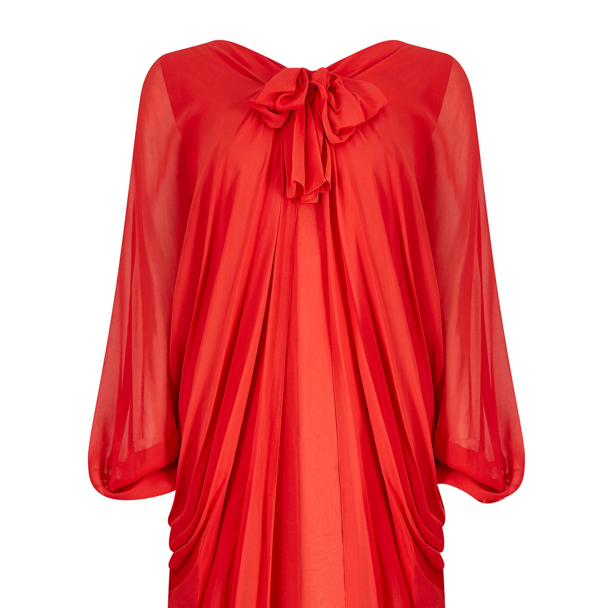 1970er Christian Dior Demi Couture Rotes Seiden-Chiffonkleid aus Seide Damen im Angebot