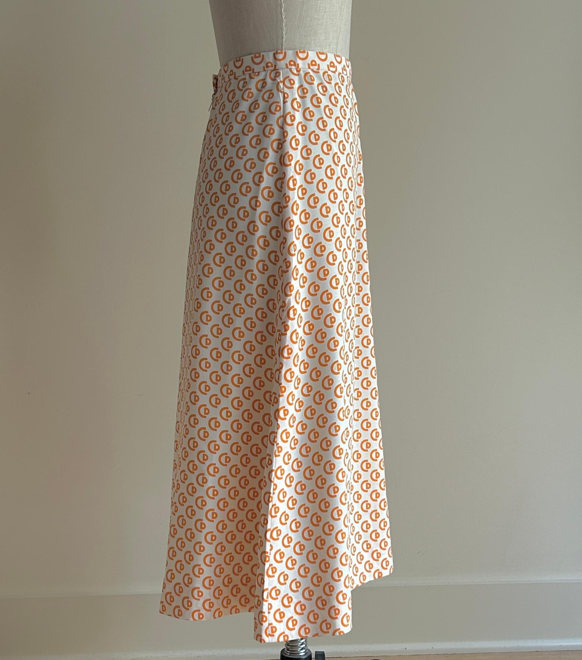 Marrone Gonna anni '70 Christian Dior Miss Dior CD Logo in arancione e bianco in vendita