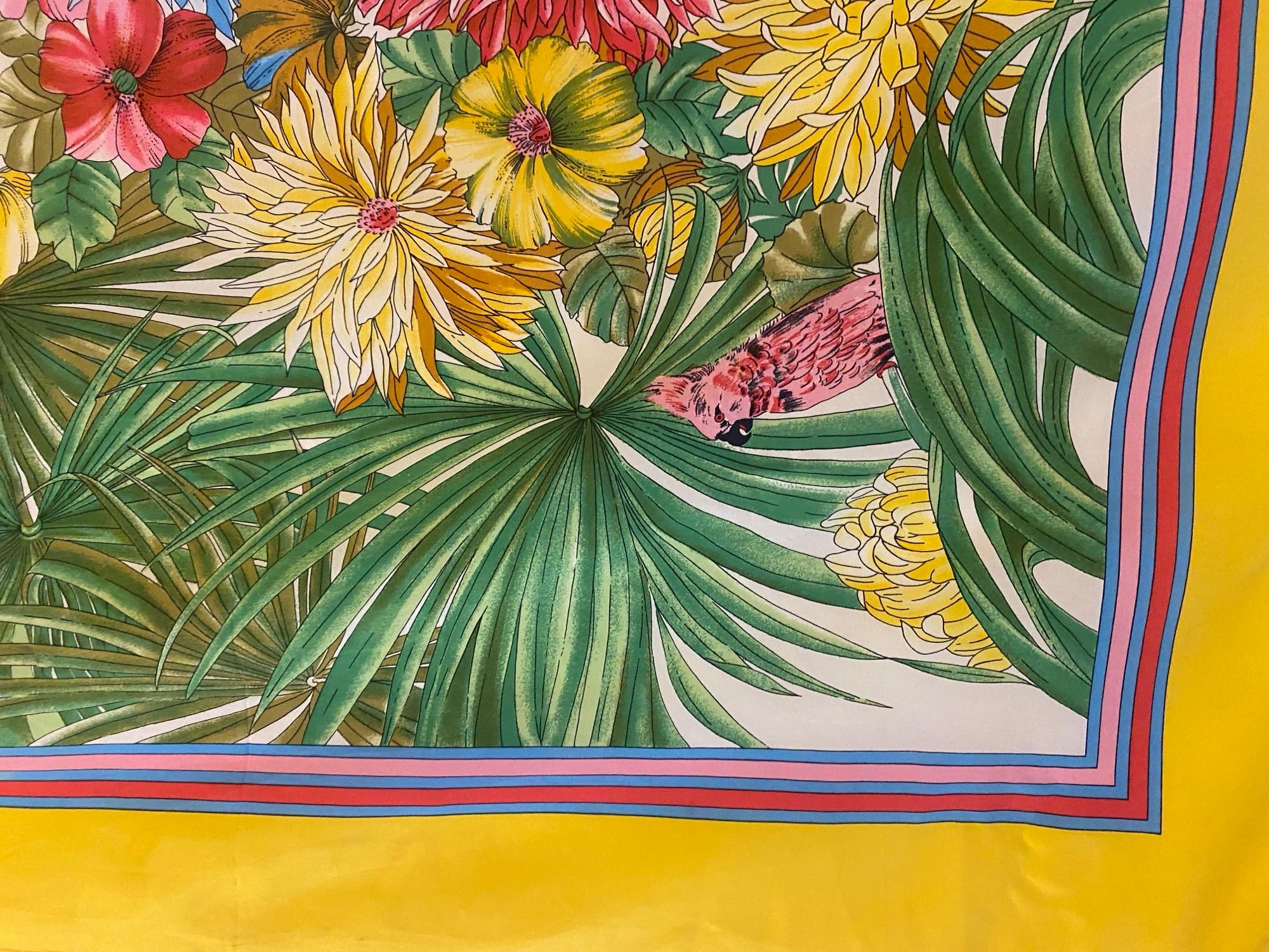 Christian Dior anni '70 con stampa tropicale  Sciarpa di seta con foglie di palma dei pappagalli in vendita 2