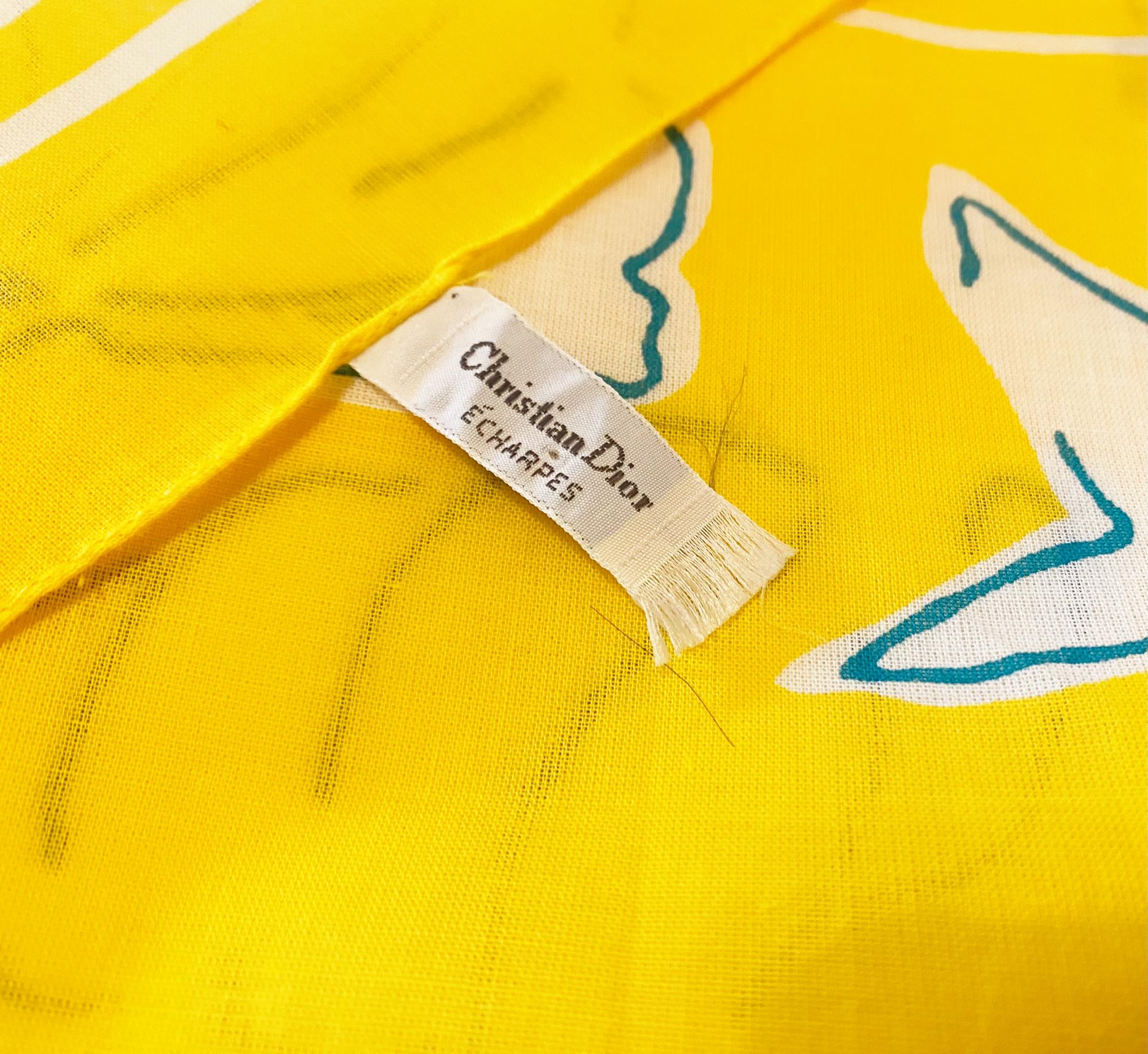 1970er Christian Dior Gelber Muschelschal für Damen oder Herren im Angebot