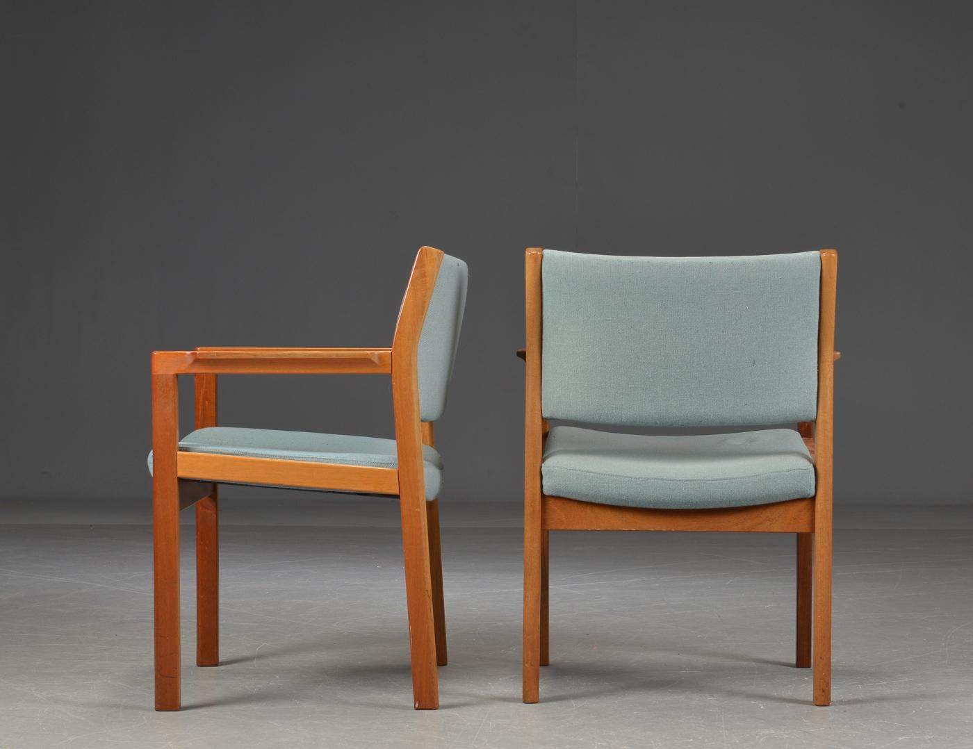 1970 Christian Hvidt Set di due poltrone in mogano di Søborg Møbelfabrik.

Le sedie sono state originariamente disegnate da Christian Hvidt per Søborg Møbelfabrik nel 1976 e sono caratterizzate da un'imbottitura in legno.  cornice ben progettata e