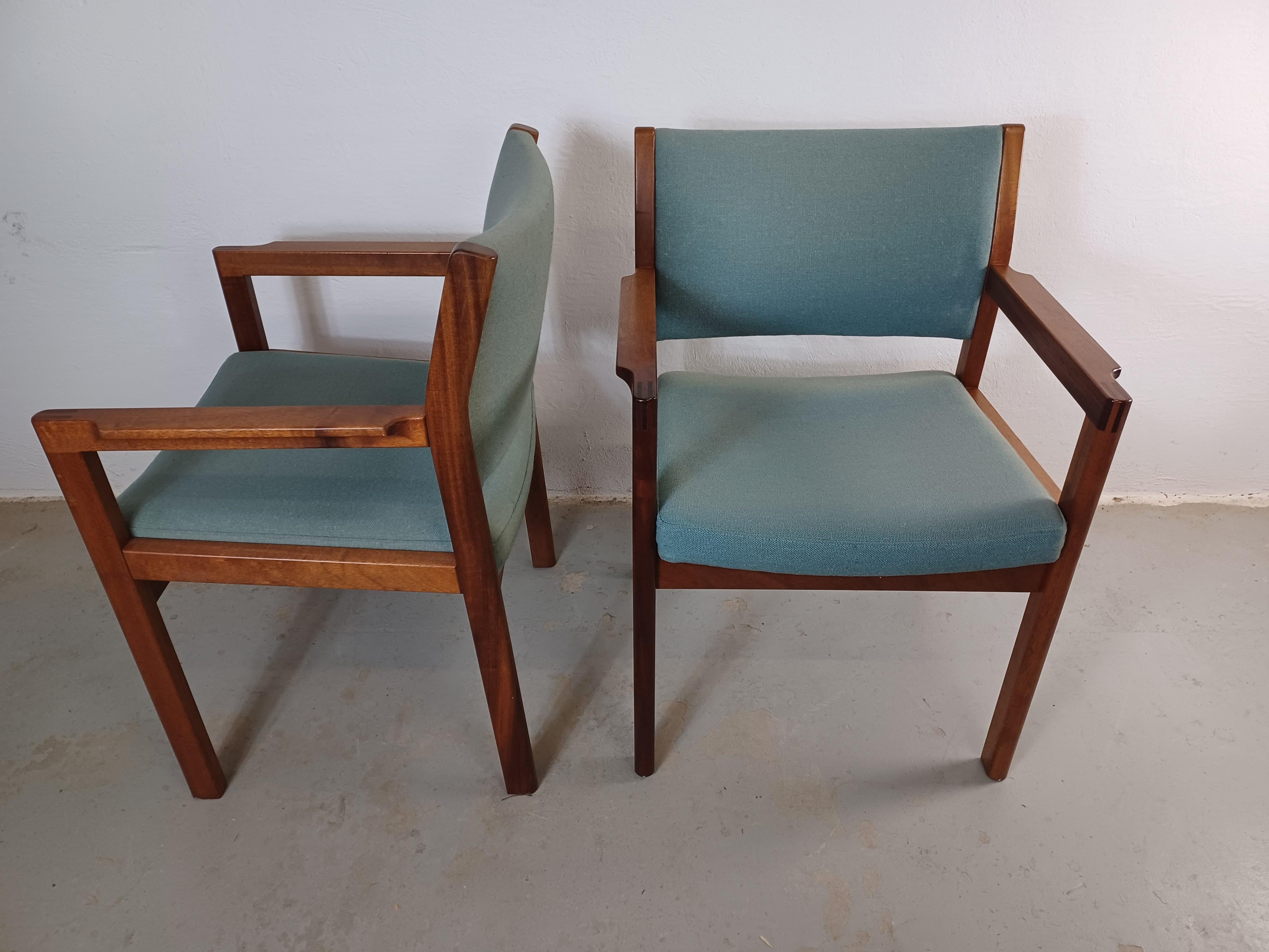 Scandinavo moderno 1970s Christian Hvidt Set of Two Restored Danish Armchairs in Mahogany in vendita