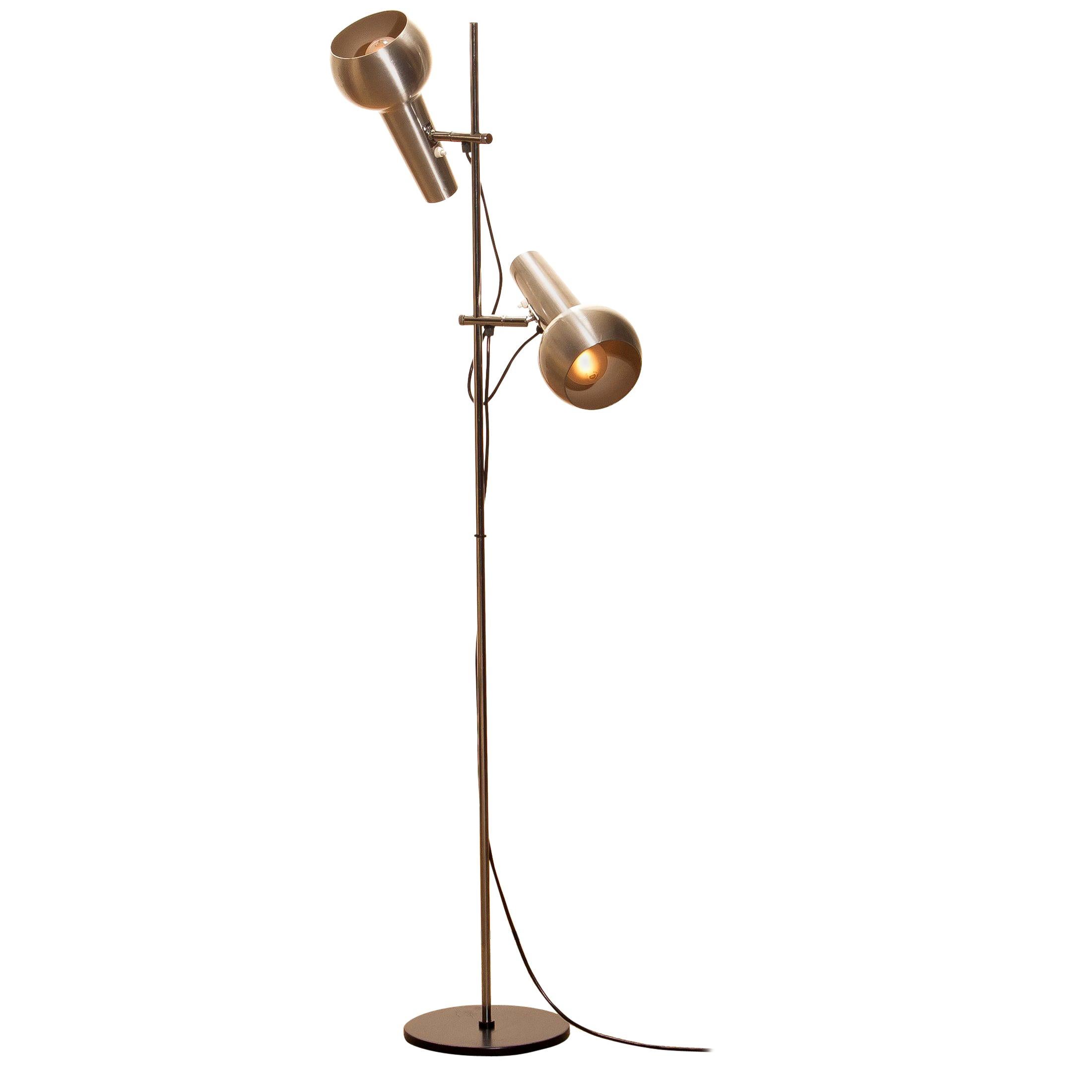 Typical 1970s floor lamp with two big adjustable heads in chrome and aluminium combination and made by Koch & Lowy, 1970s.
In good condition and technical 100%.
Both lamps or shades are with a switch provided.
Period: 1970s.
The dimensions are