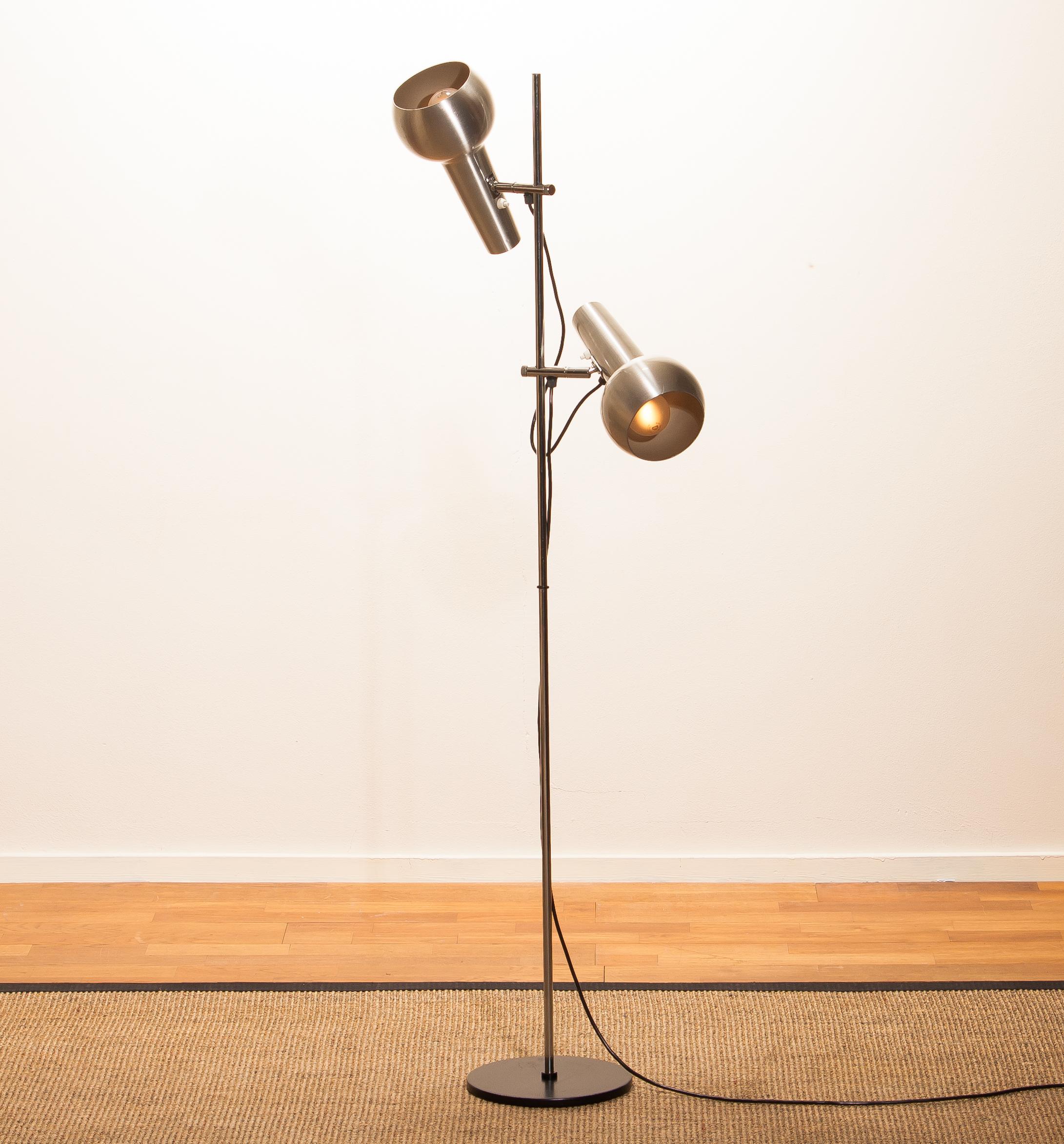1970s, Chrome and Aluminium Double Shade Floor Lamp by Koch & Lowy In Good Condition In Silvolde, Gelderland