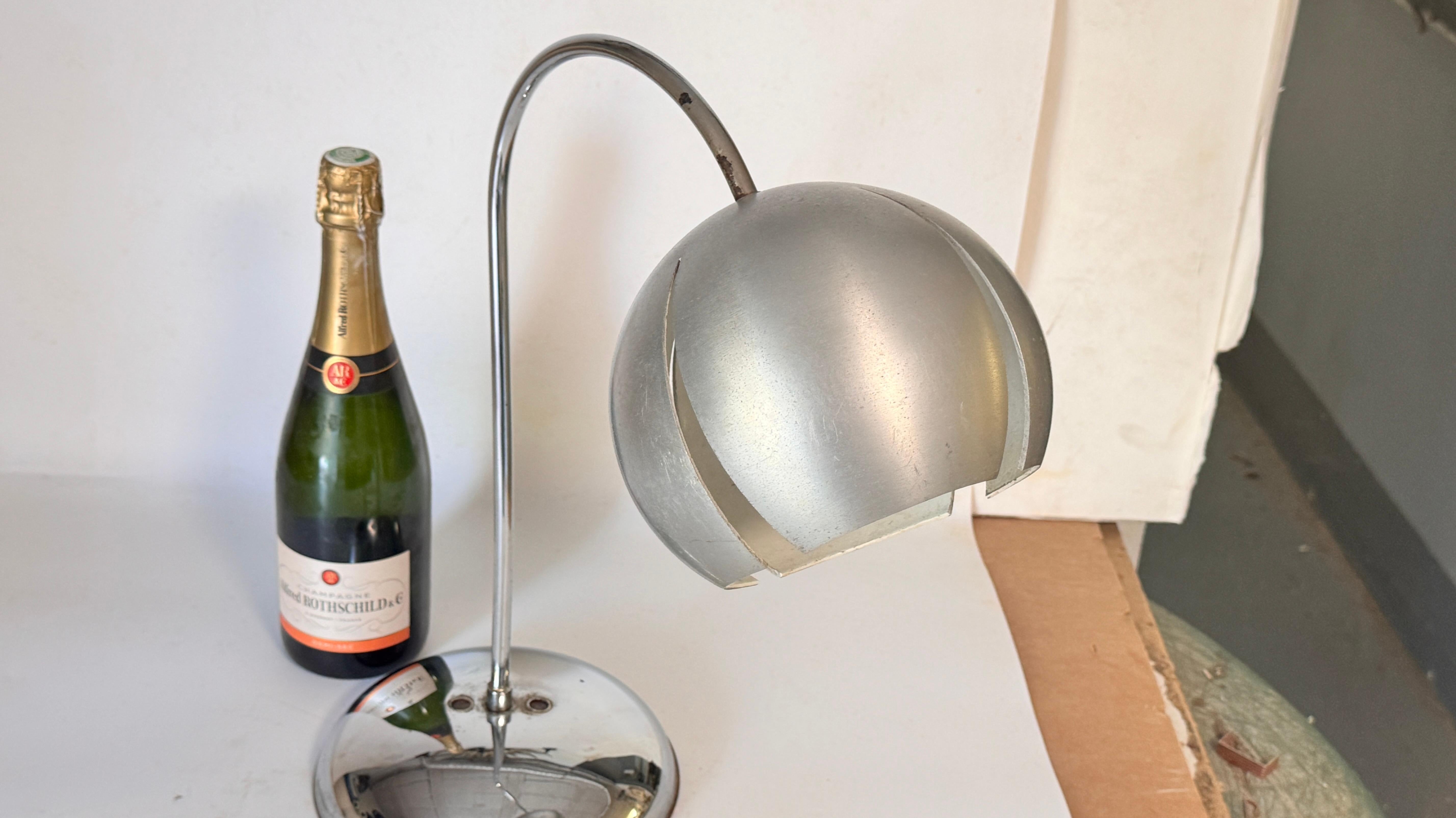 1970s Chrome and Aluminum Table Lamp – Curved Modernist French Design For Sale 9
