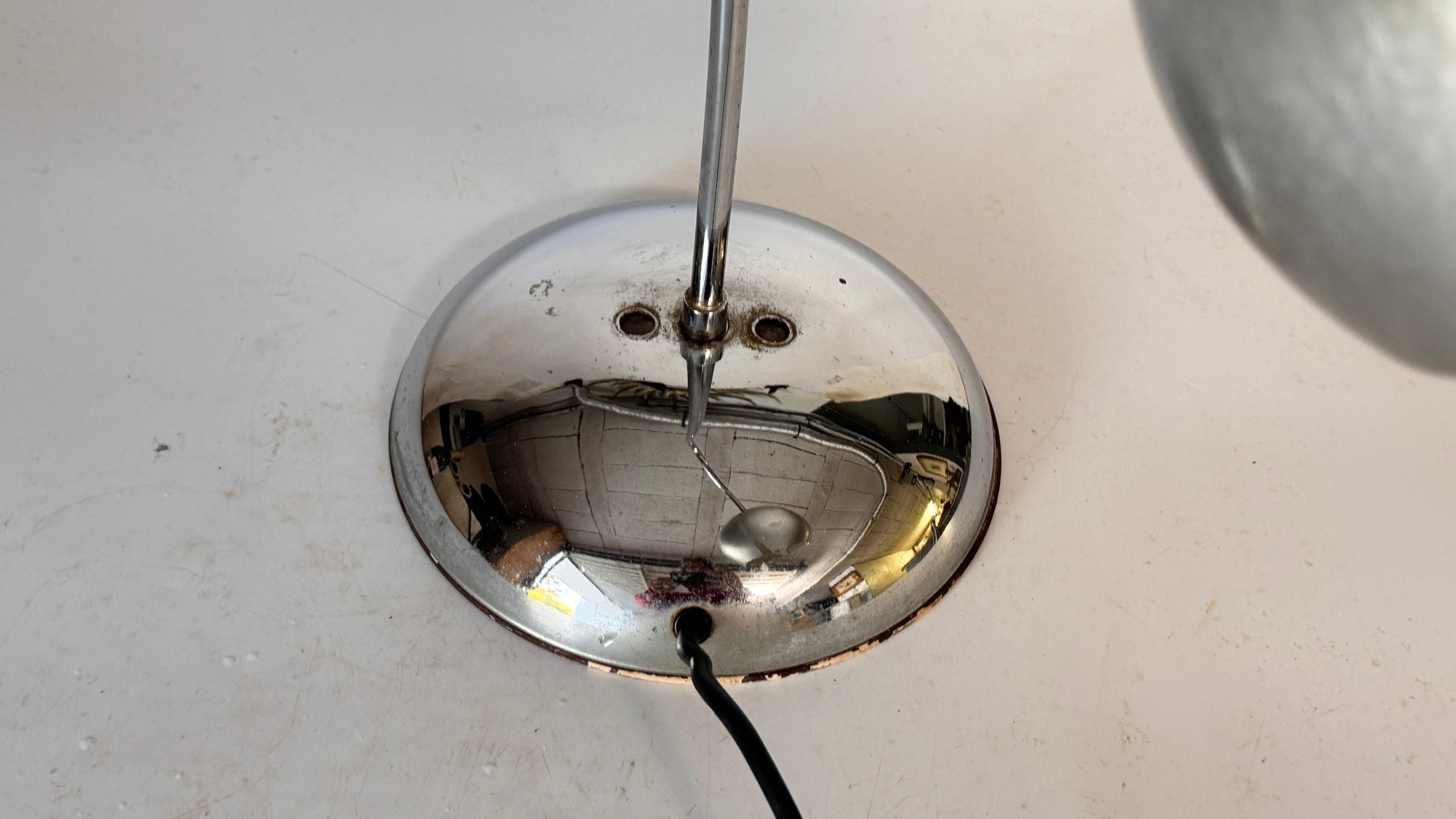 1970s Chrome and Aluminum Table Lamp – Curved Modernist French Design For Sale 10