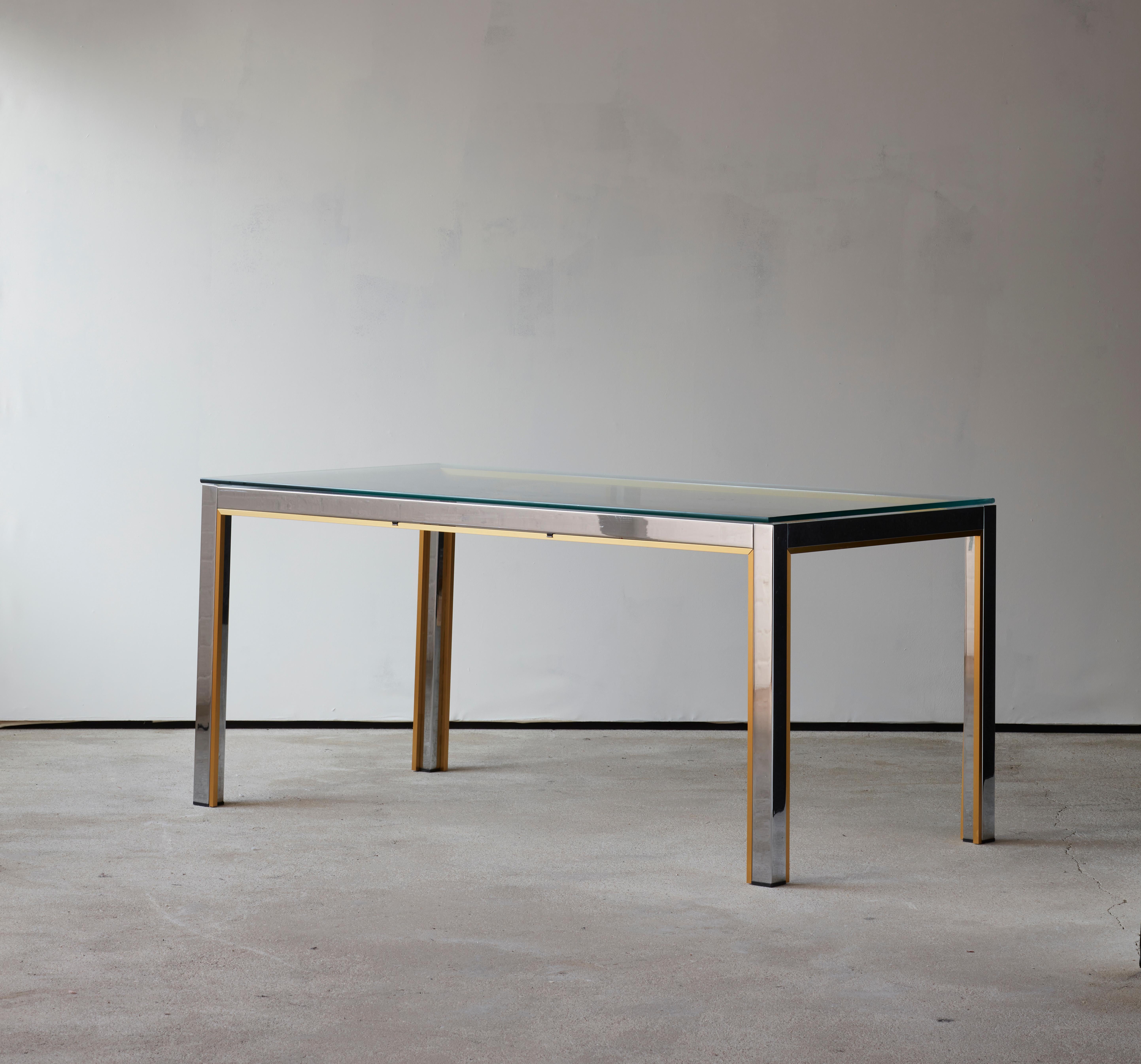 Rare sculptural chrome and brass dining table by Romeo Rega for Metalarte, Italy 1970's

In excellent near original condition. It may show minimal traces of use.