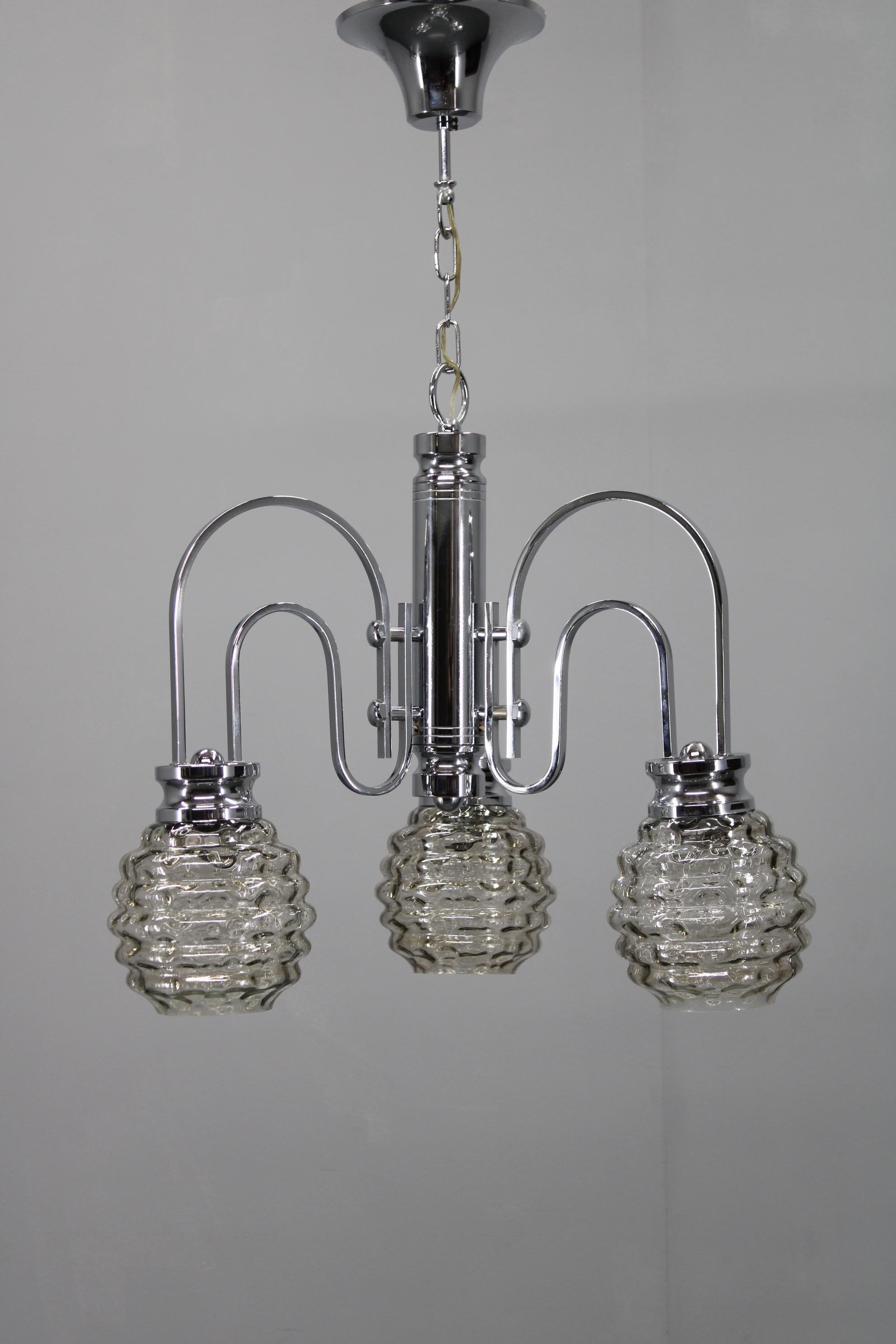 - Very good restored condition 
- 3x E26 or E27 bulb
- US compatible 