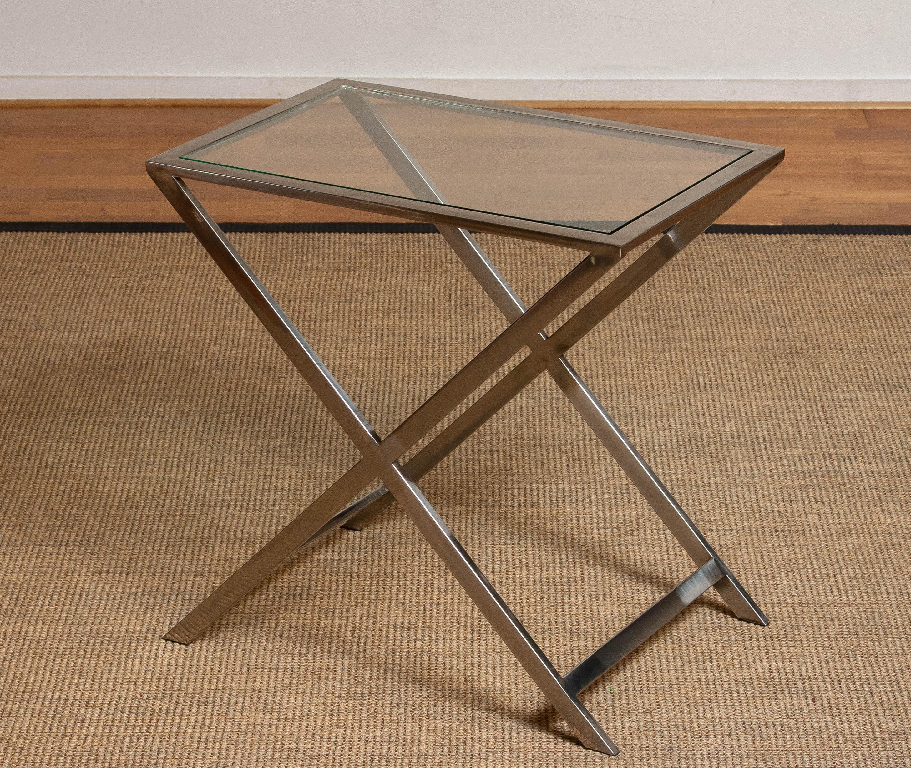 1970er Chrom und Glas Beistelltisch (Minimalistisch) im Angebot