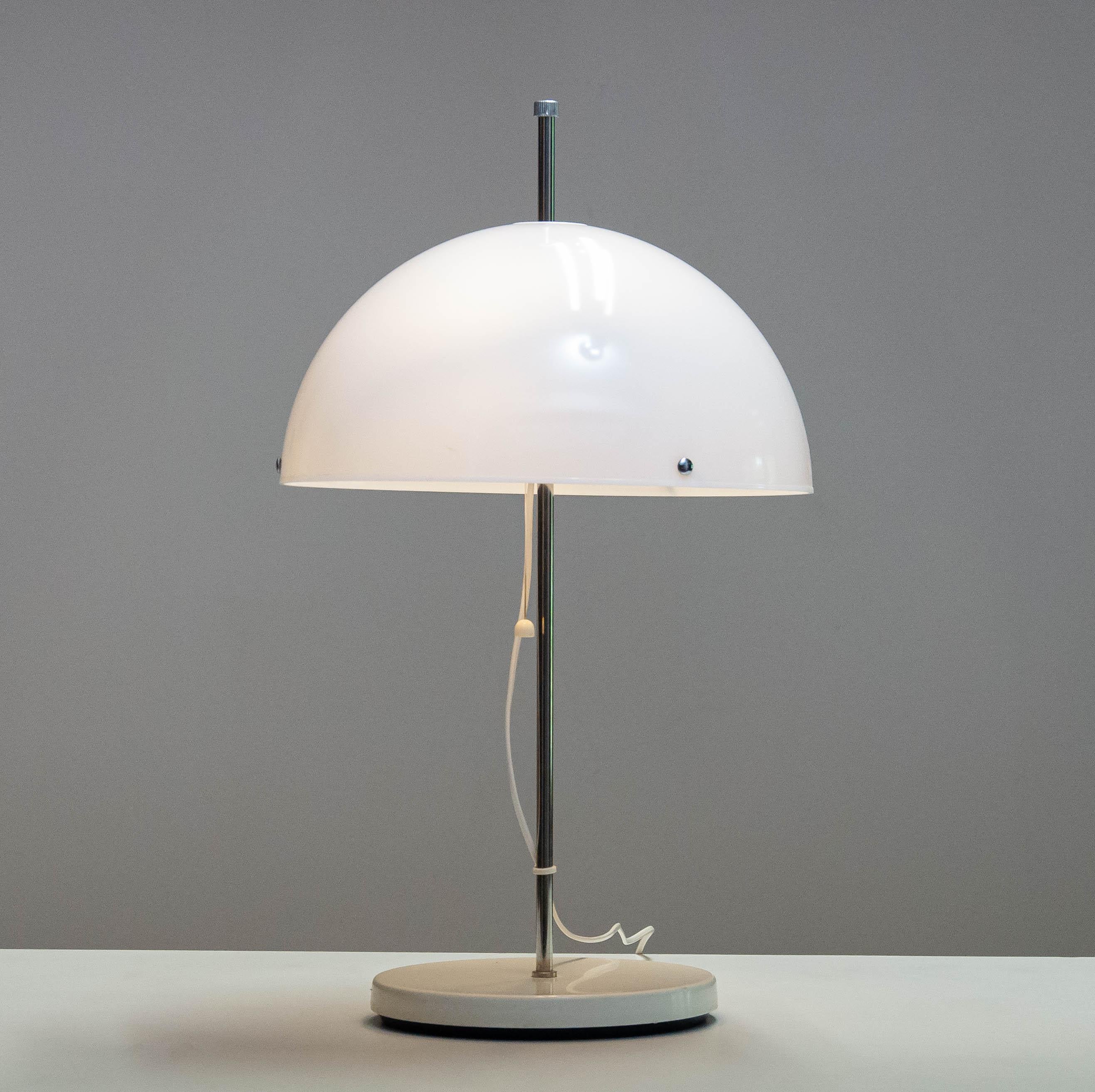 Mushroom table lamp made by Fagerhult in Belysning Sweden in the 1970's.  The acrylic shade is in allover good condition. Consists two E28 screw fittings which can be used in 110 as well as 230 volt areas.
The shade is adjustable in height.
Allover
