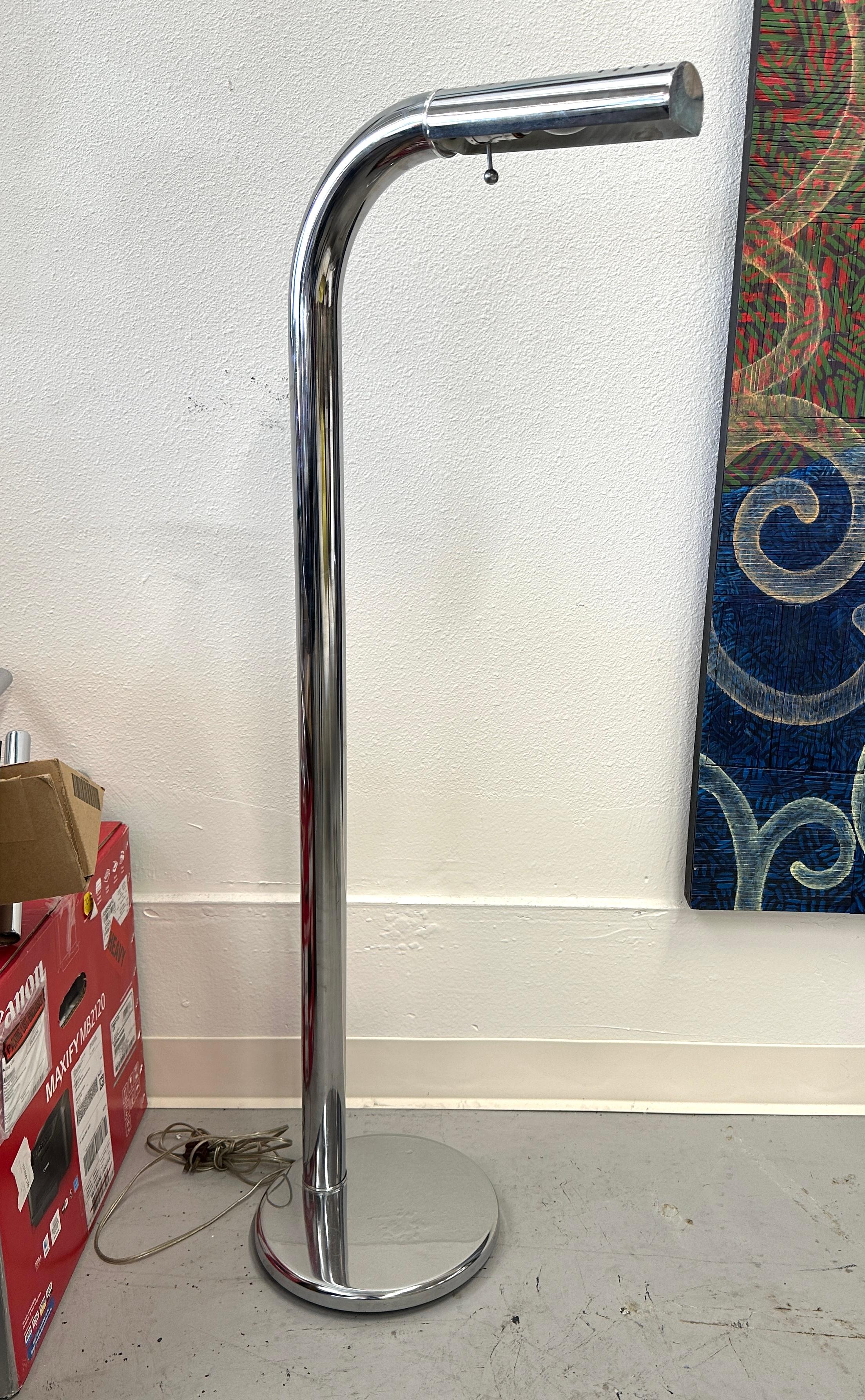 Nice vintage chromed floor lamp designed by Jim Bindman for the Rainbow Lamp Company. The lamp is working with an off on switch on the lamp head. 46 inches tall. In good age appropriate condition with some minor marks and surface scratches to the