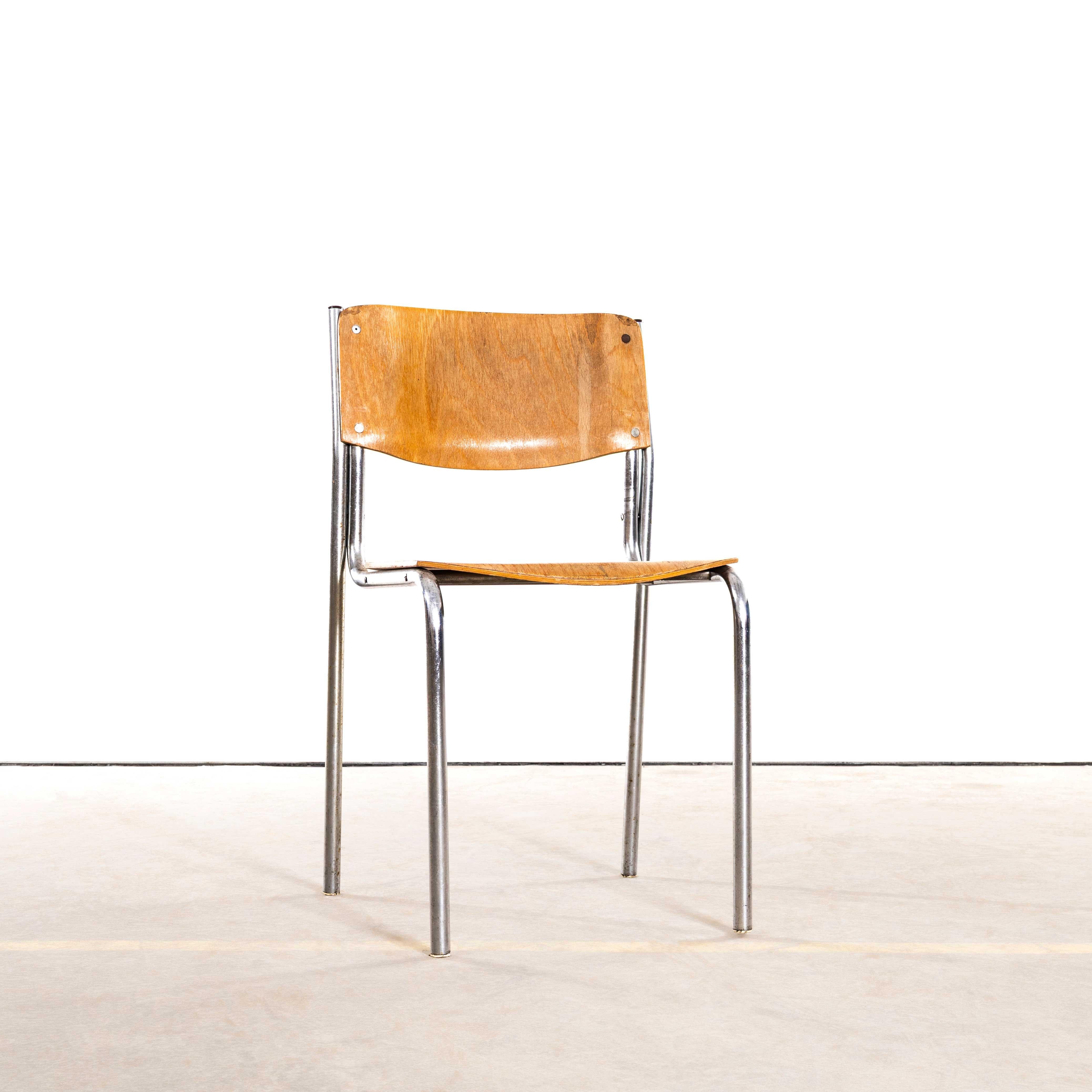 1970's Chrome Frame Stapeln Universität Esszimmerstühle im Zustand „Gut“ im Angebot in Hook, Hampshire