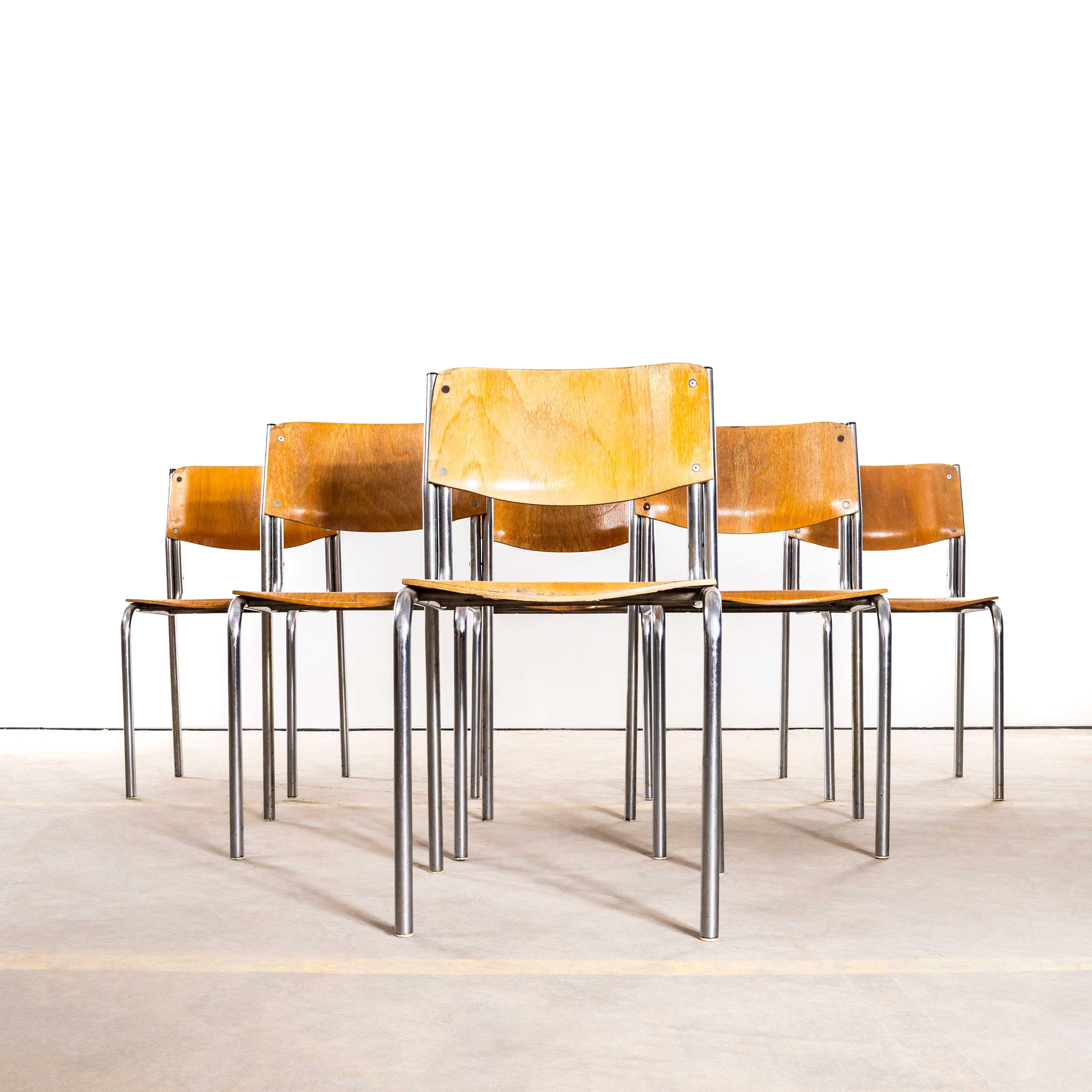 1970's Chrome Frame Stapeln Universität Esszimmerstühle (Ende des 20. Jahrhunderts) im Angebot