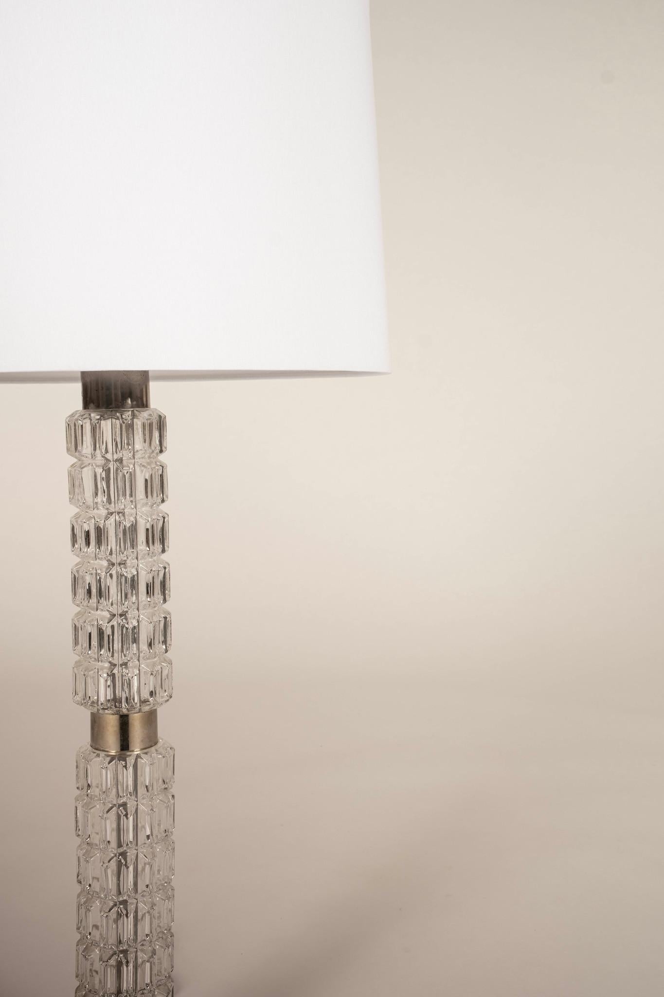 Lámpara de sobremesa de bloque de cristal cromado de los años 70 Moderno en venta