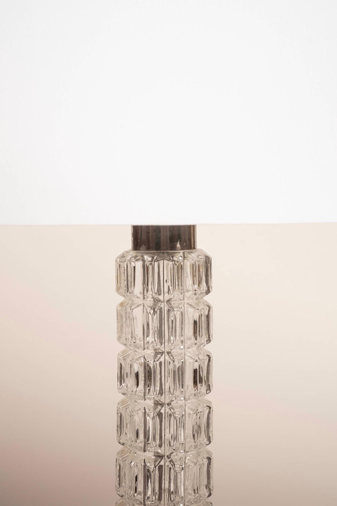 Lámpara de sobremesa de bloque de cristal cromado de los años 70 Europeo en venta