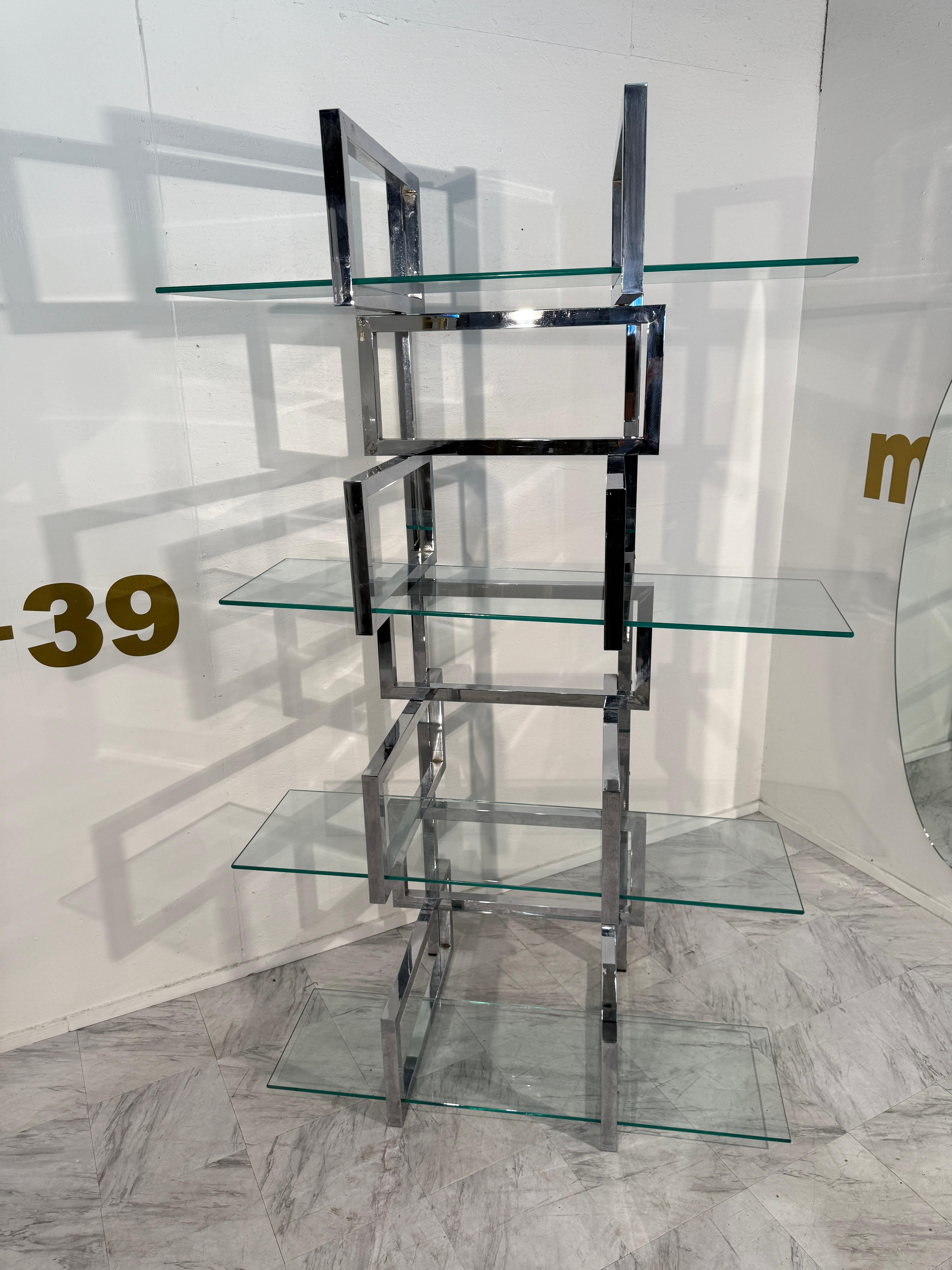 Étagère géométrique en chrome et verre des années 1970 en vente 3
