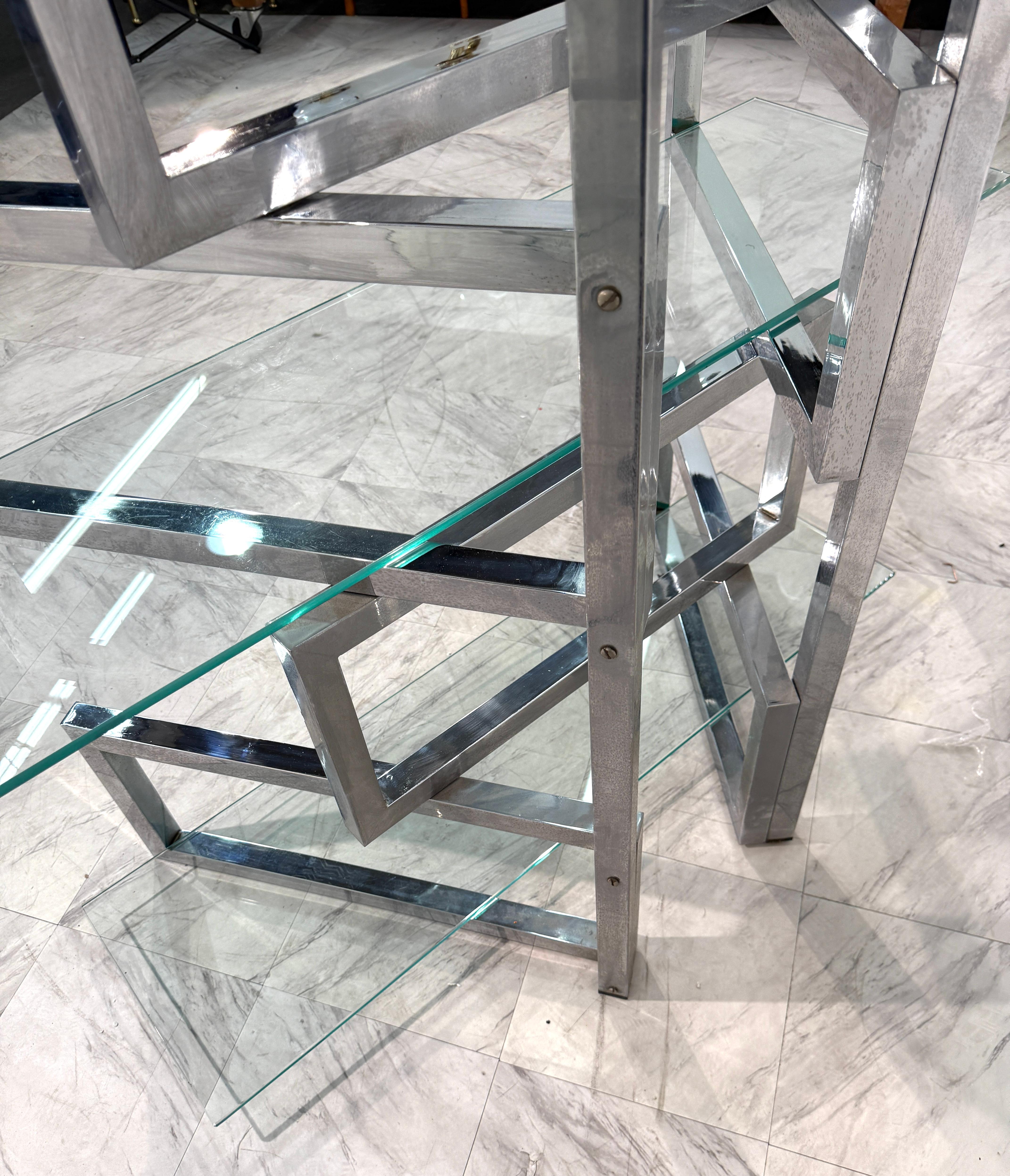 Verre Étagère géométrique en chrome et verre des années 1970 en vente